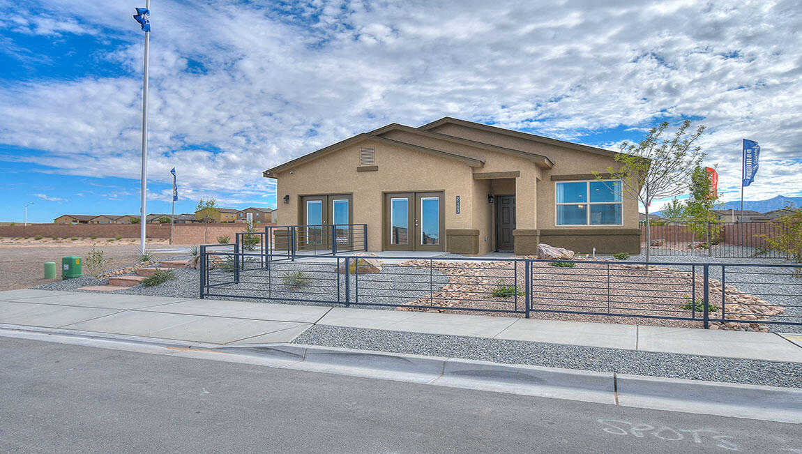 2 Calle Ocio Court, Los Lunas, NM 87031