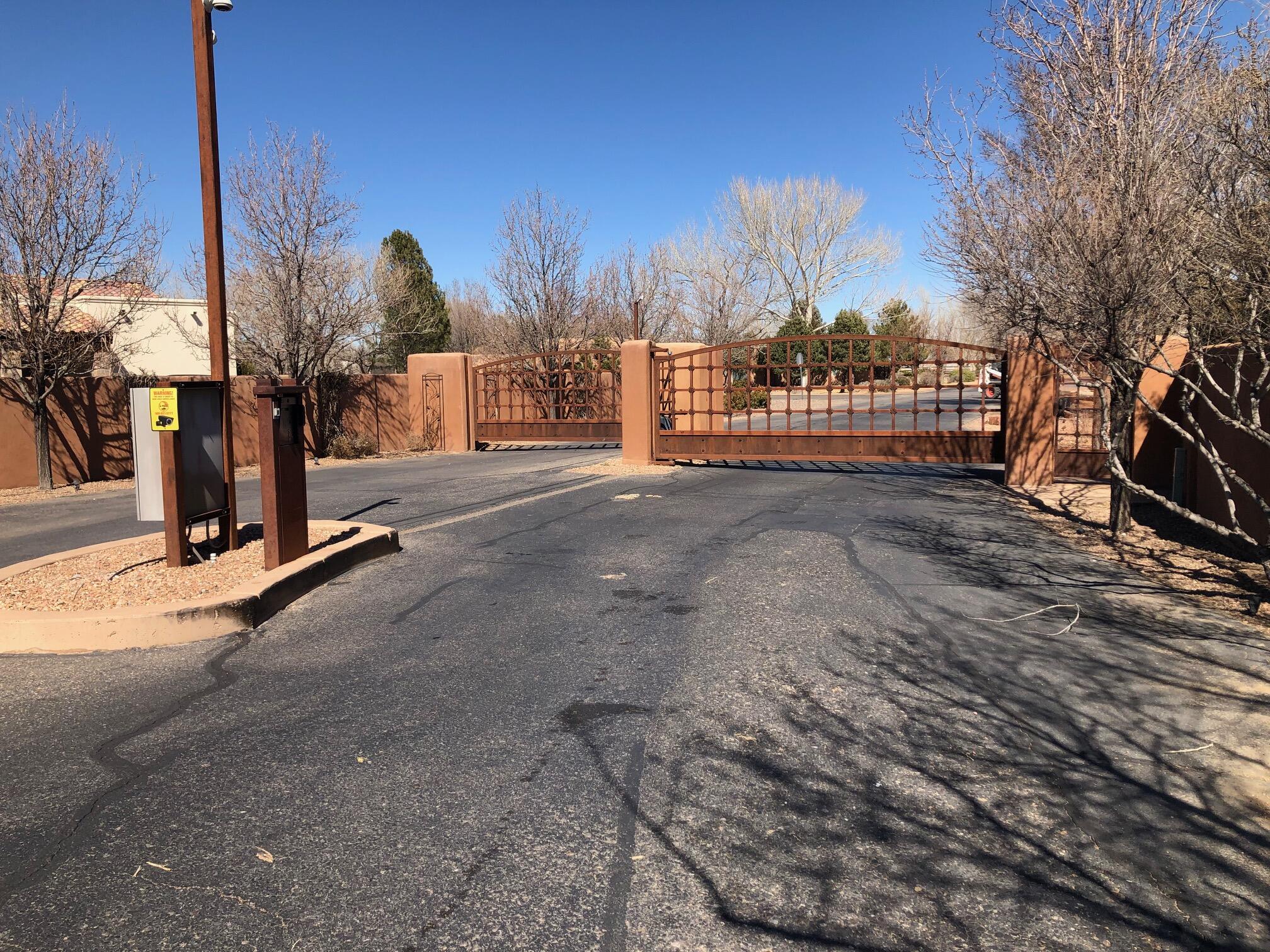 1108 Bona Terra Loop NW, Albuquerque, NM 87114