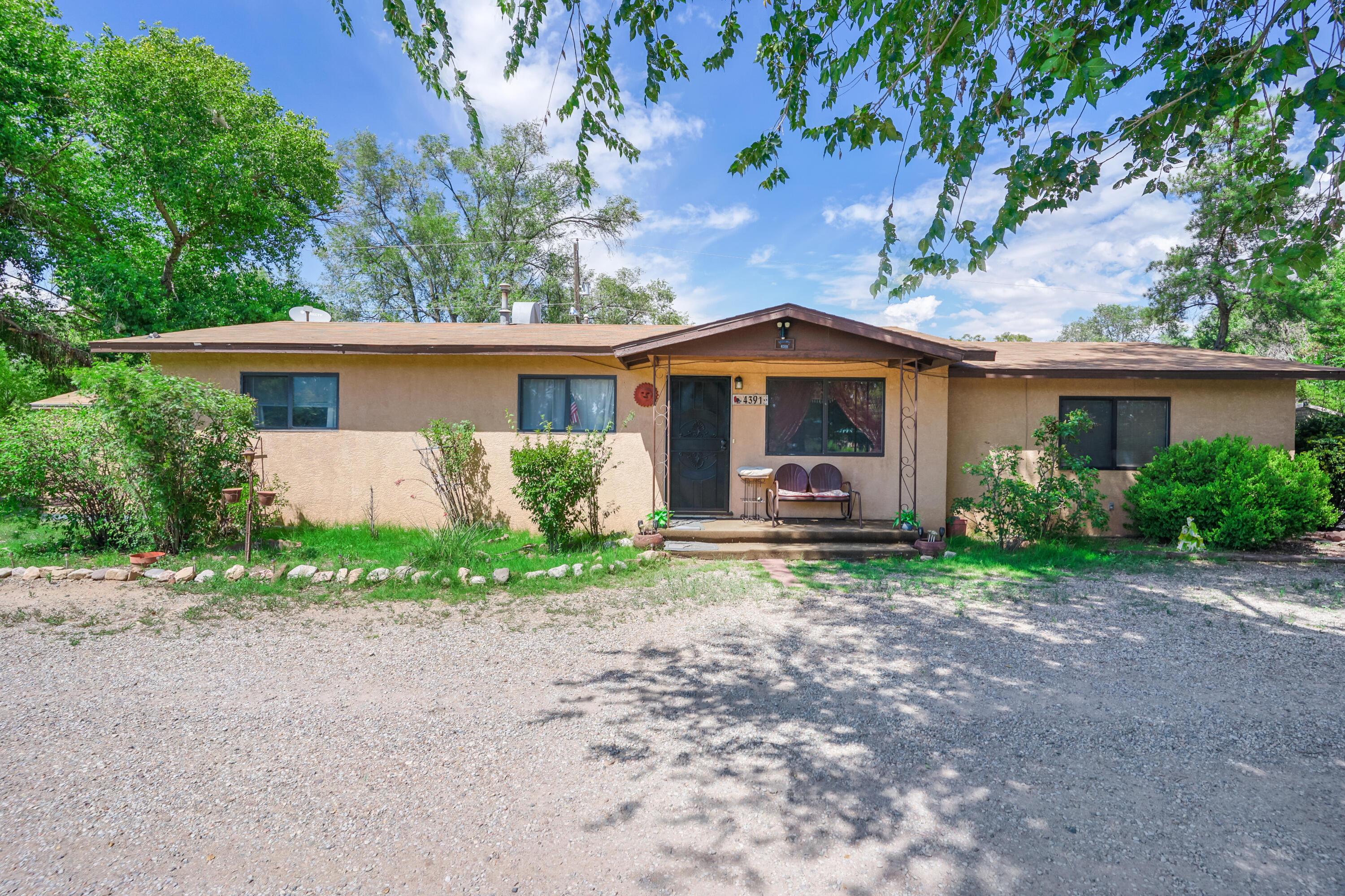 4391 Corrales Road, Corrales, NM 87048