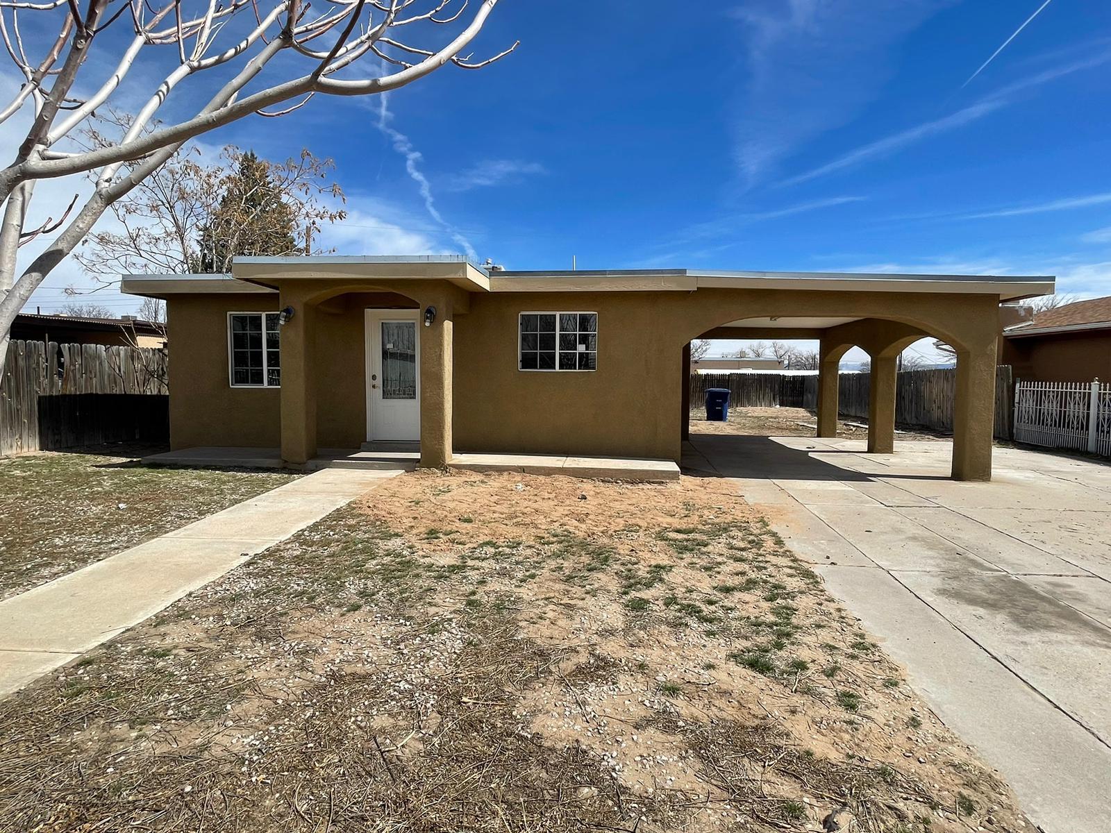 Incredible home in the NW, 3br, 1ba, back yard access, closed to I-40, restaurants, shopping great area, shows like new, show and sell today..!