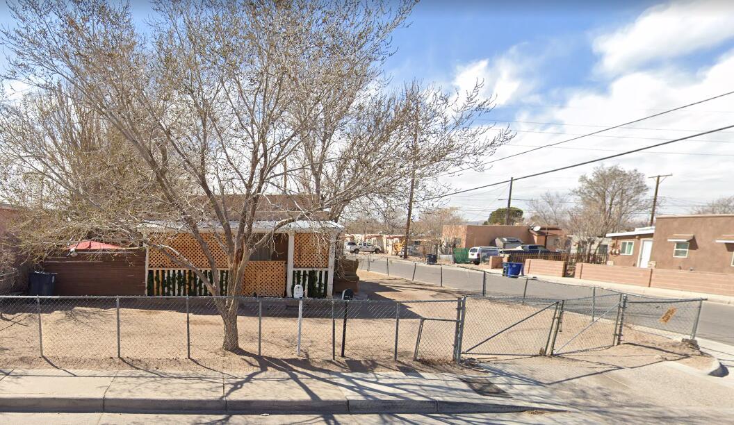 2001 Edith Boulevard SE, Albuquerque, NM 87102