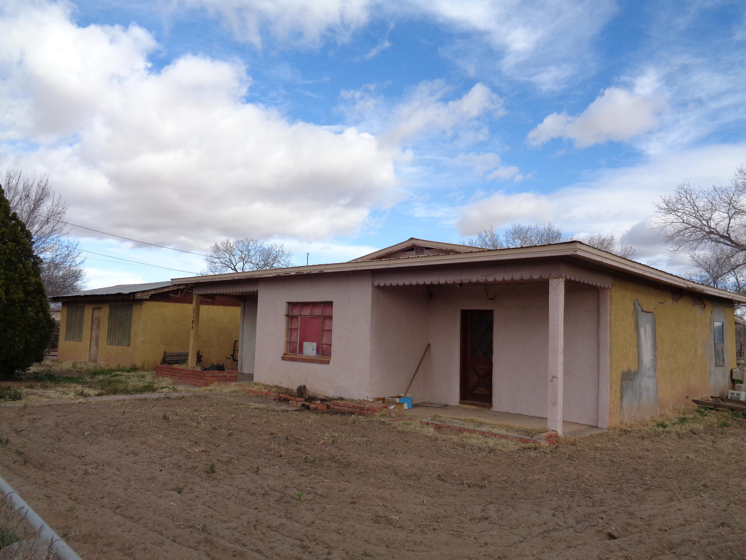 1104 E River Road, Belen, NM 87002