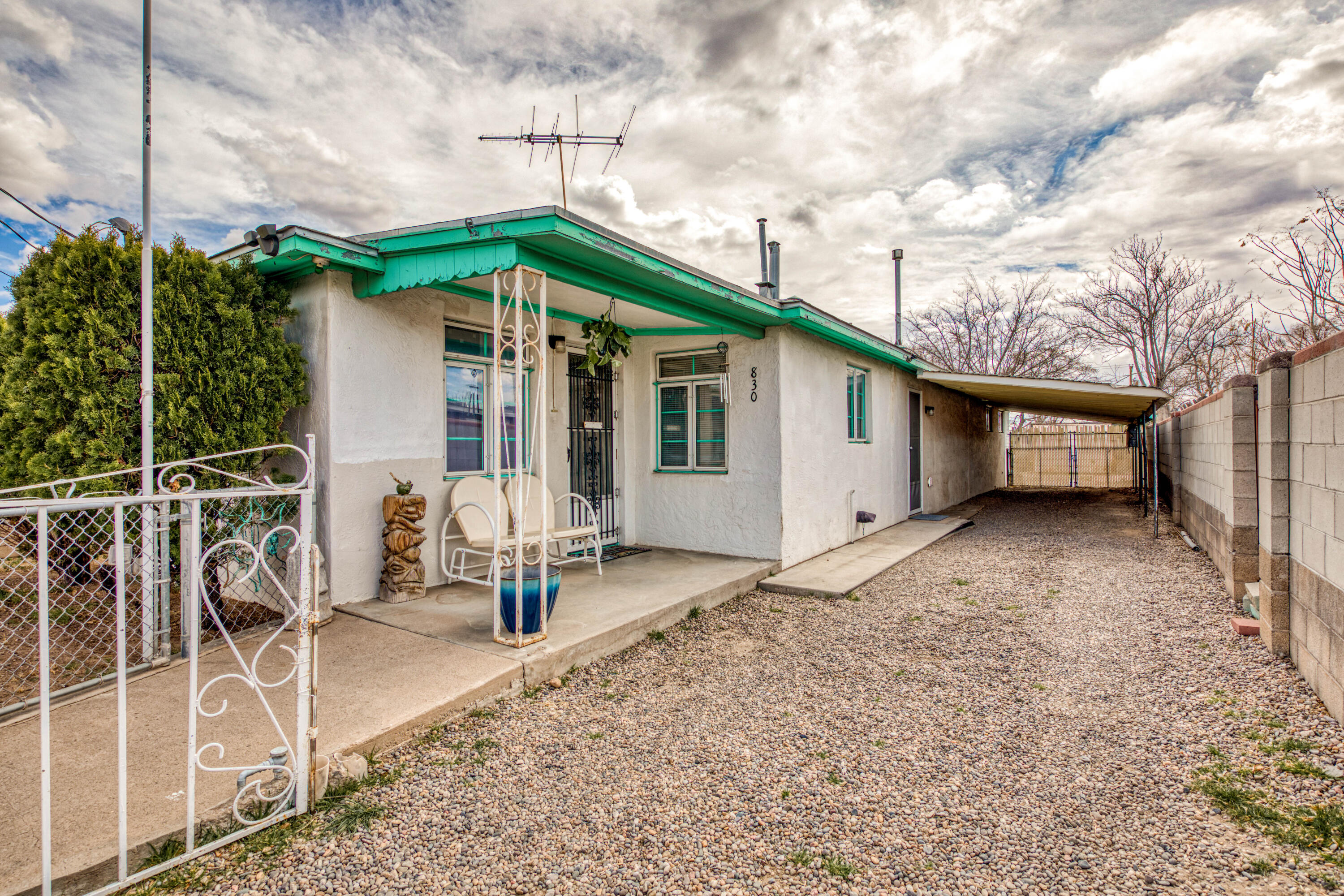 830 Apache Avenue NW, Albuquerque, NM 87102