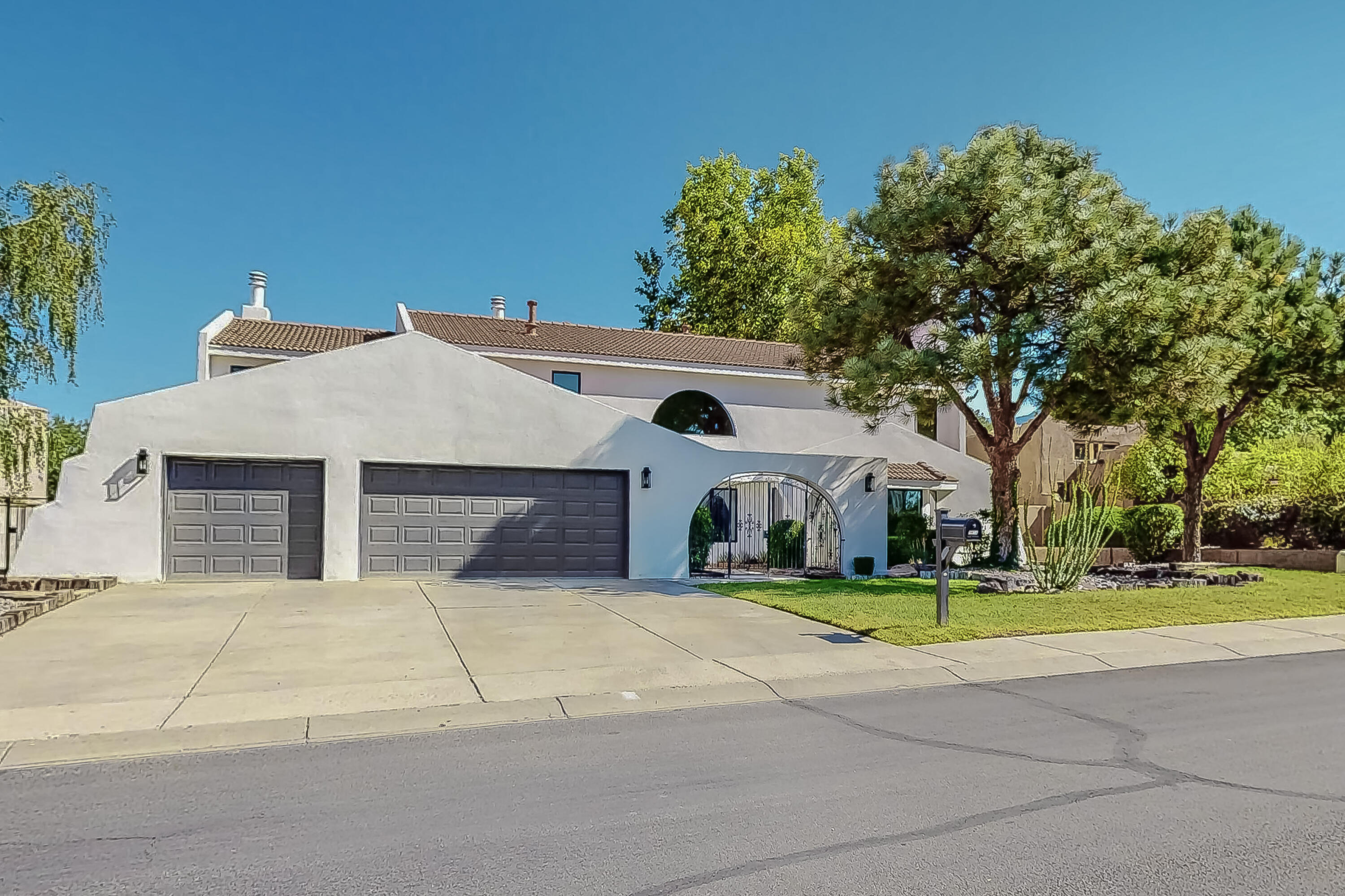 9805 Tanoan Drive NE, Albuquerque, NM 87111