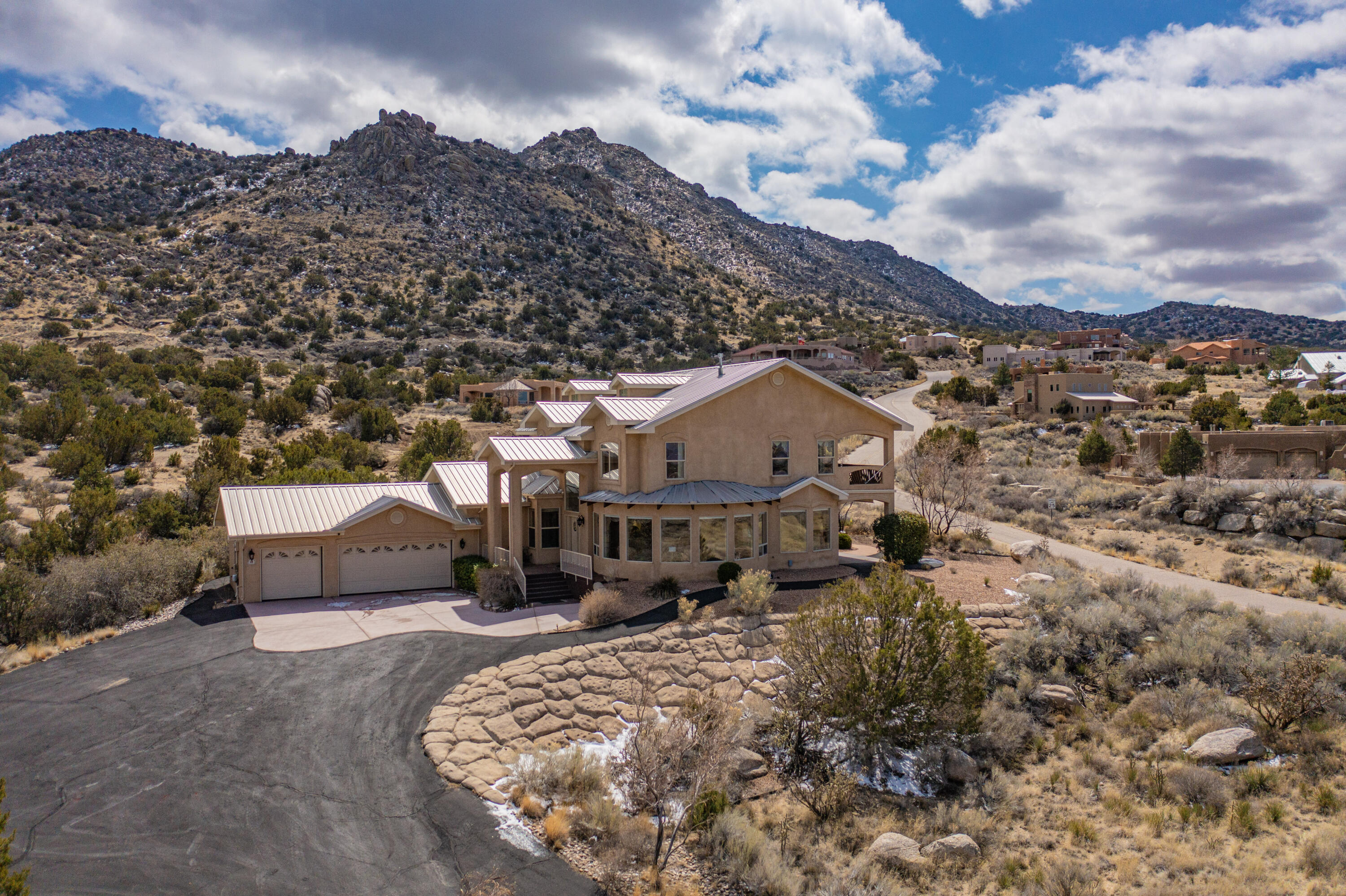 18 Desert Mountain Road SE, Albuquerque, NM 87123