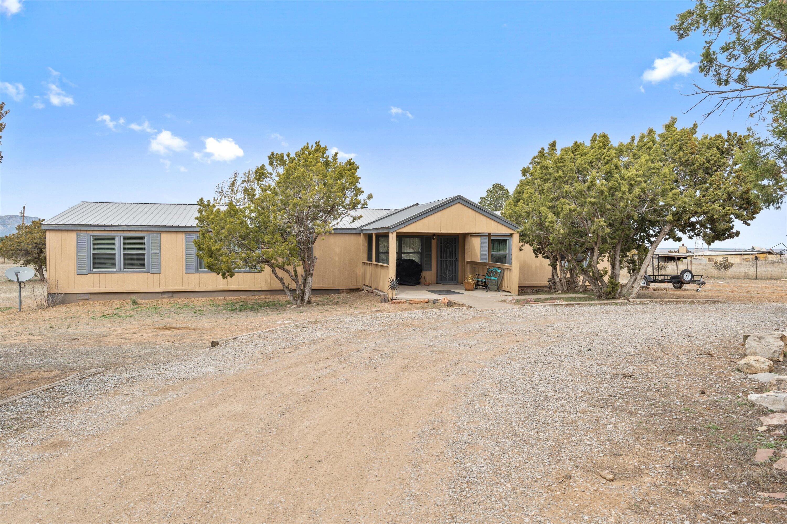 39 E Frontage Road, Edgewood, NM 87015