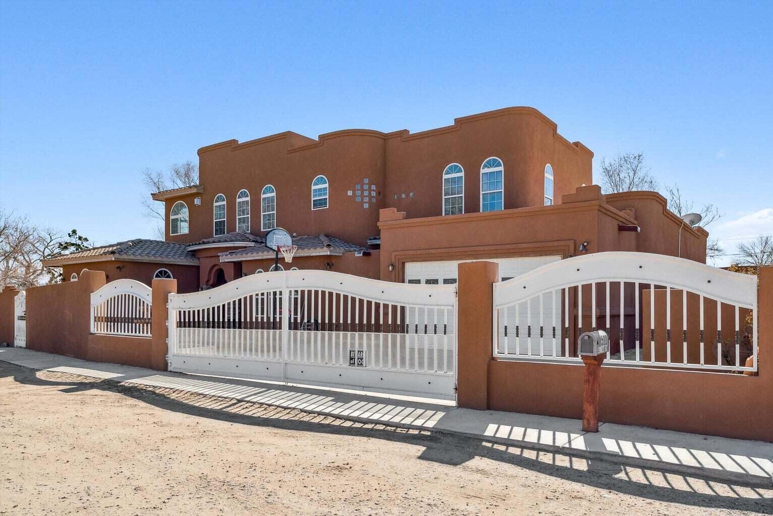 500 Aliyah Lane NW, Albuquerque, NM 87107
