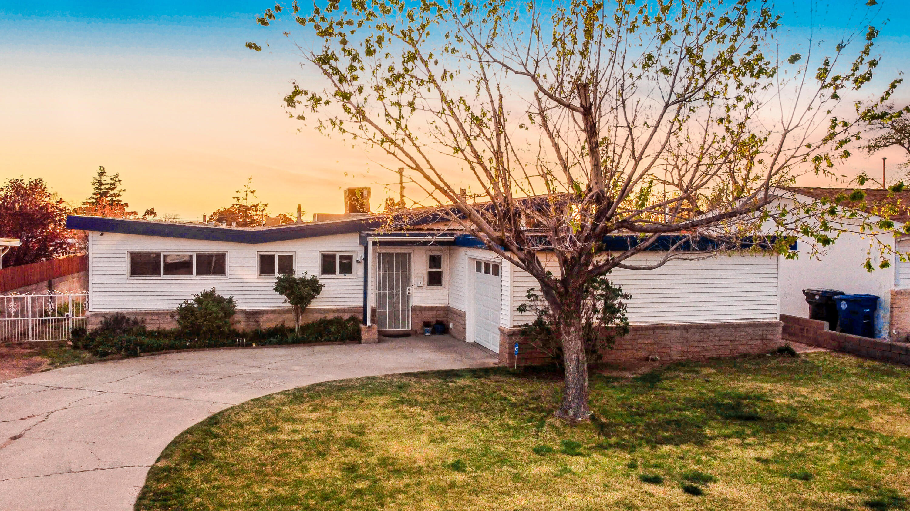 10523 Princess Jeanne Avenue NE, Albuquerque, NM 87112
