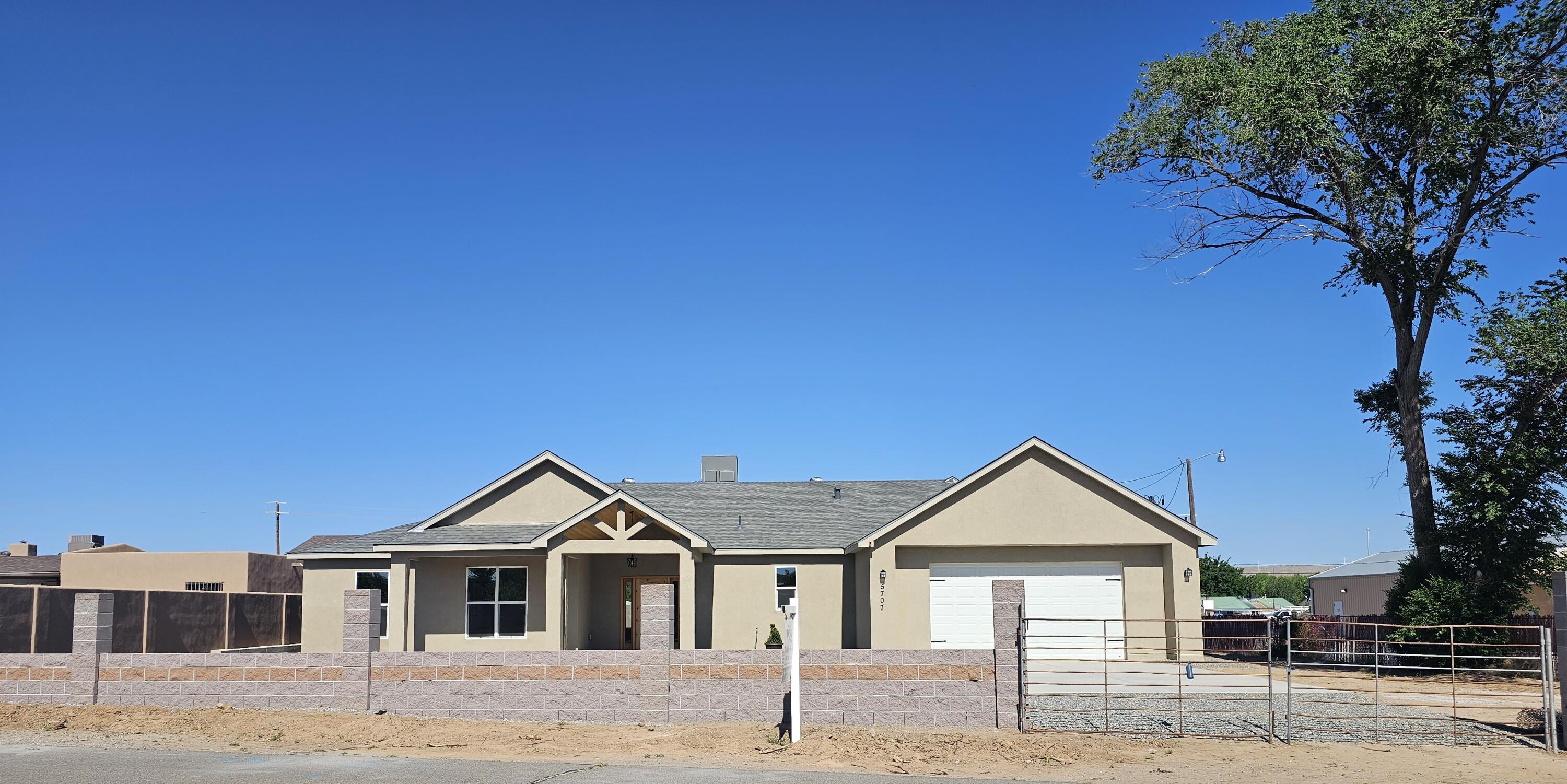 5707 Cletsoway Drive SW, Albuquerque, NM 87105