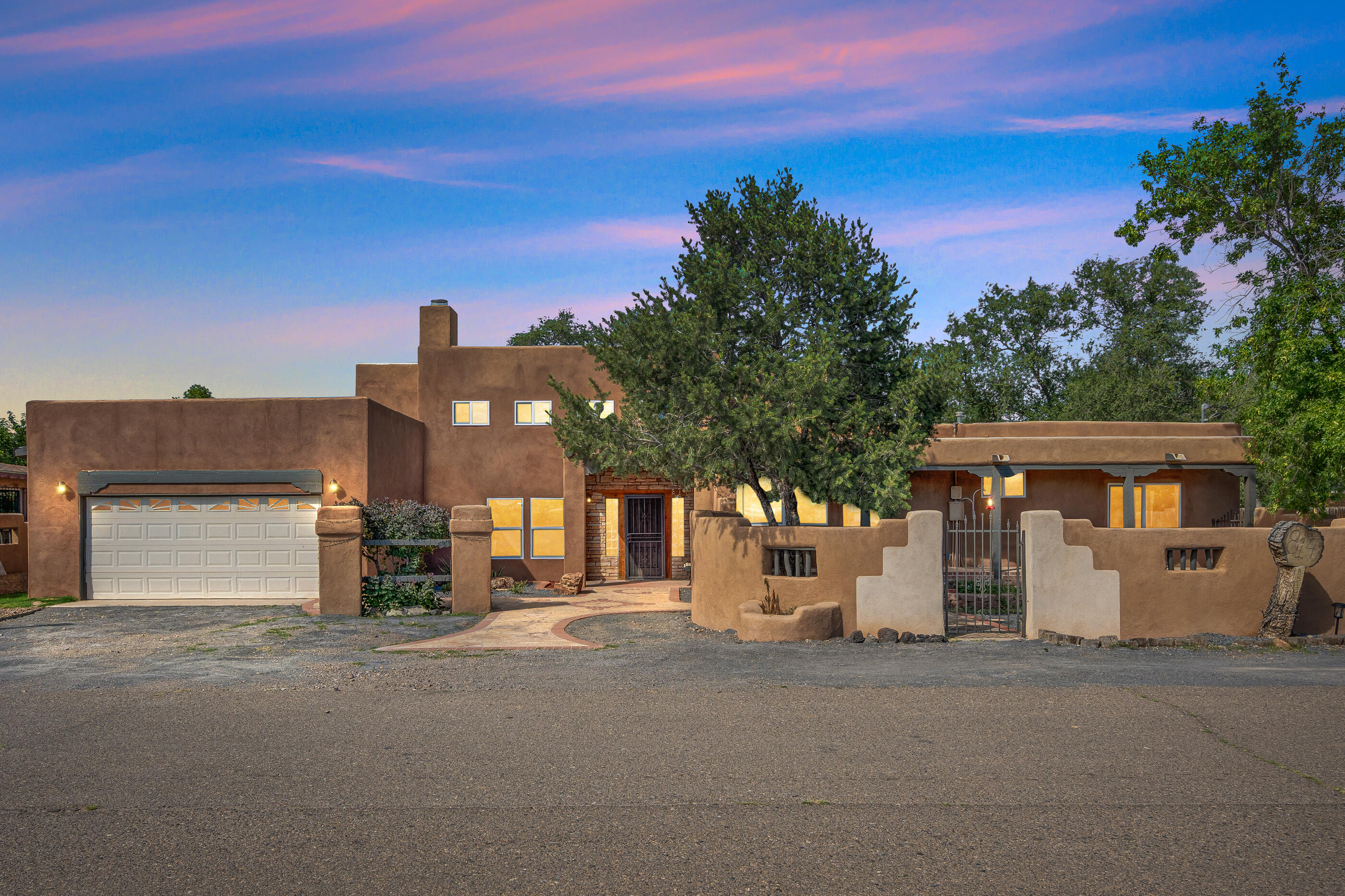 814 Artie Road NW, Albuquerque, NM 87114