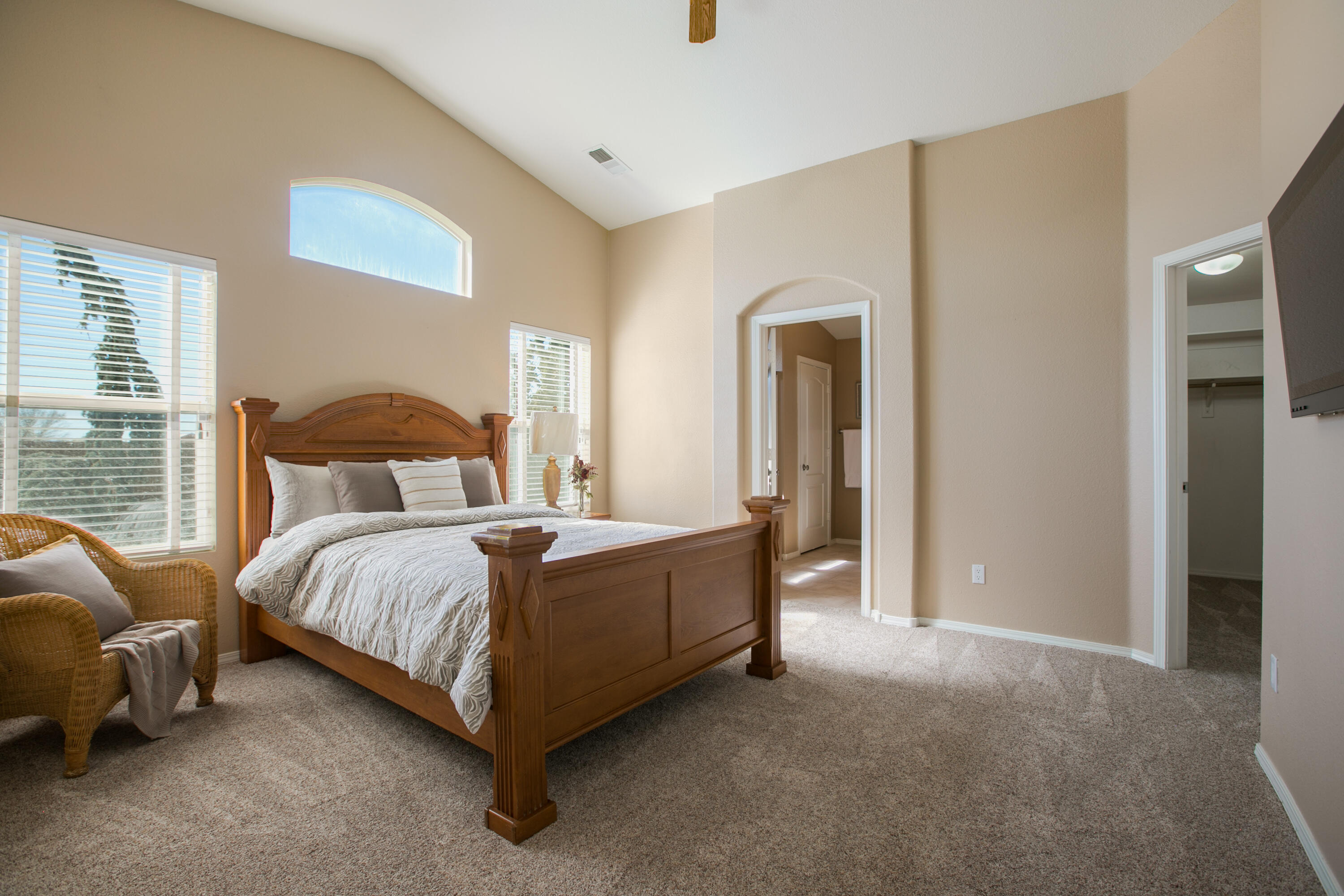 8605 Eagle Creek Drive NE