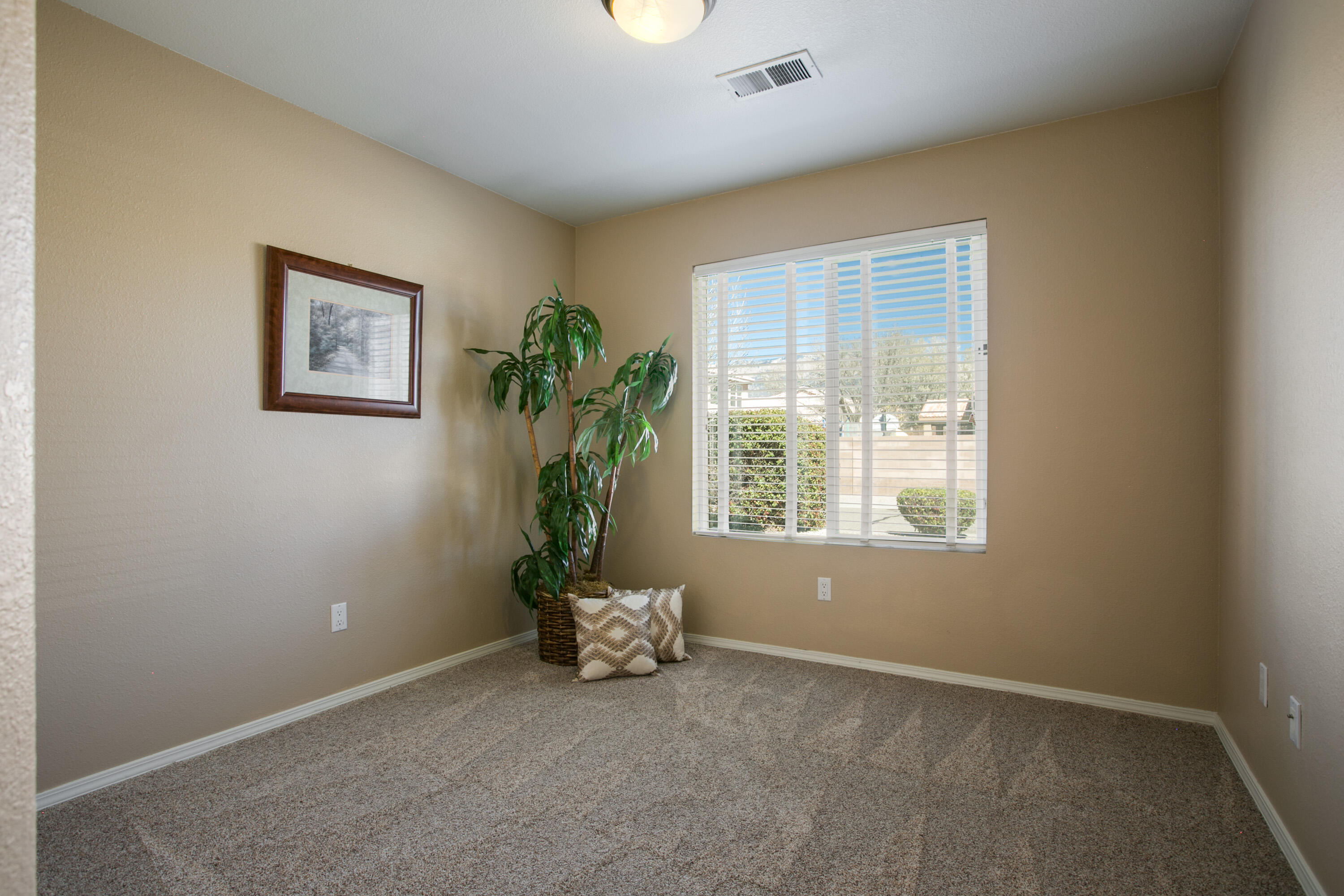 8605 Eagle Creek Drive NE