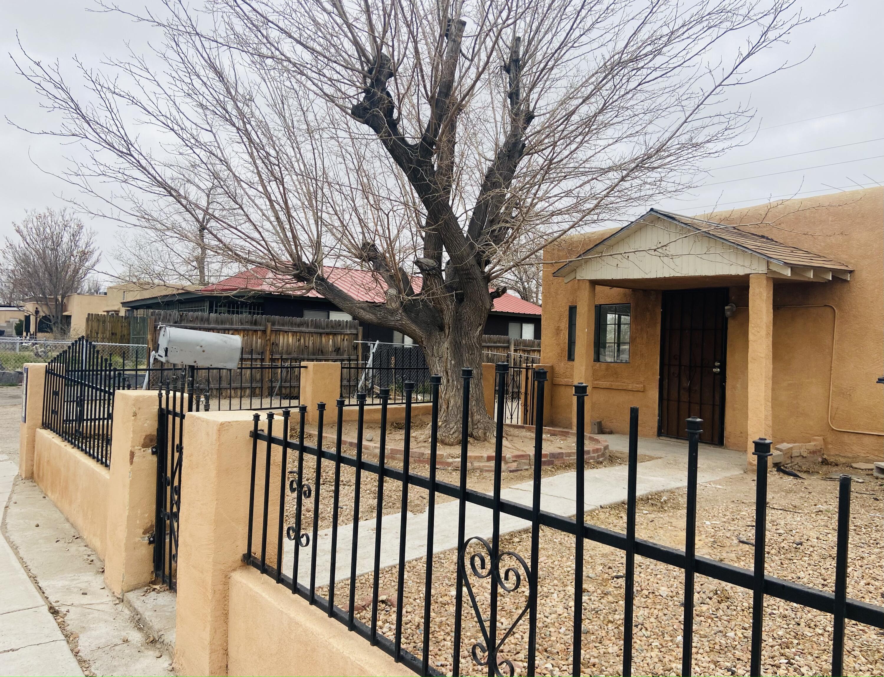 1919 Edith Boulevard SE, Albuquerque, NM 87102