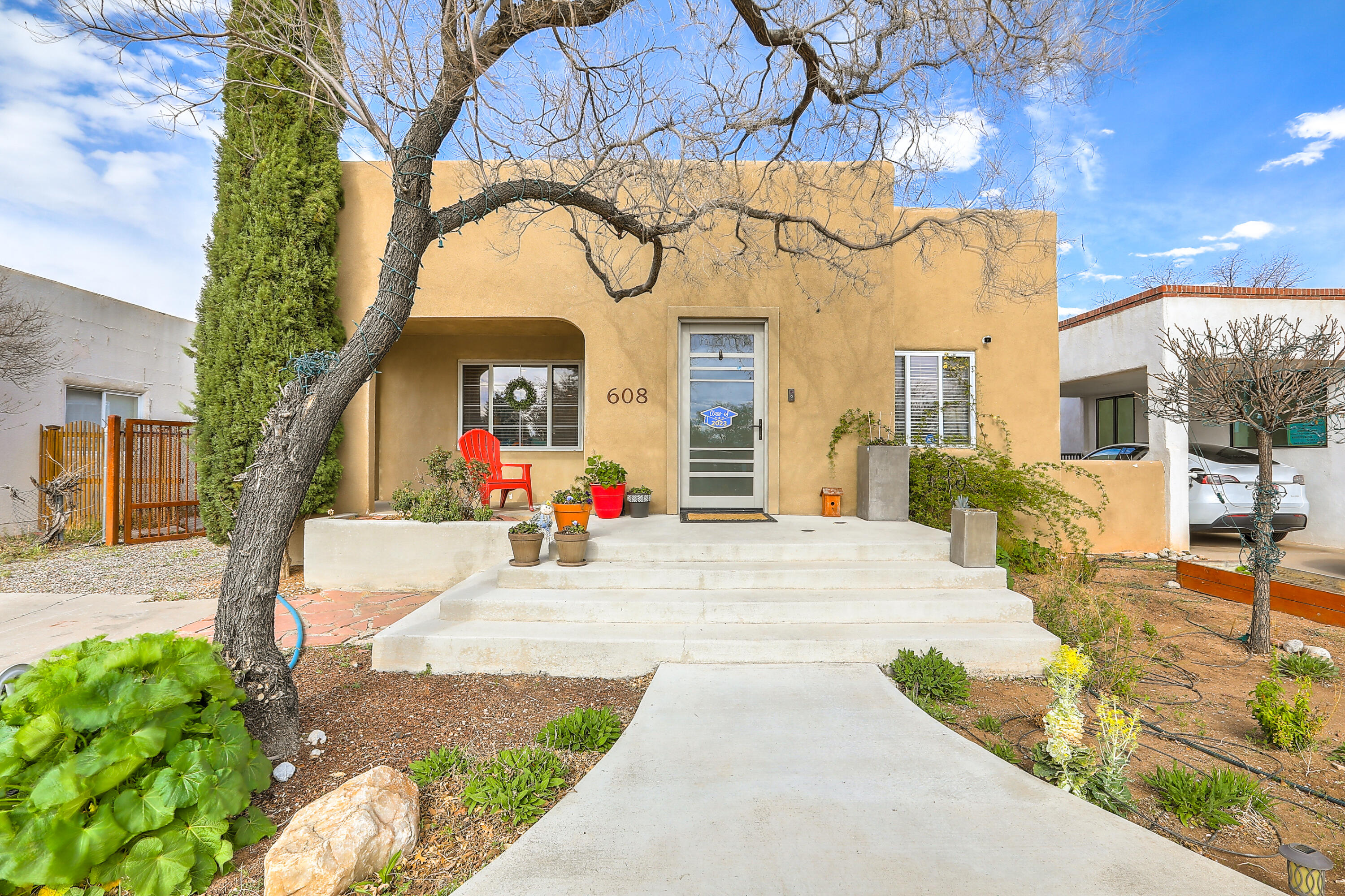 608 Ridgecrest Drive SE, Albuquerque, NM 87108