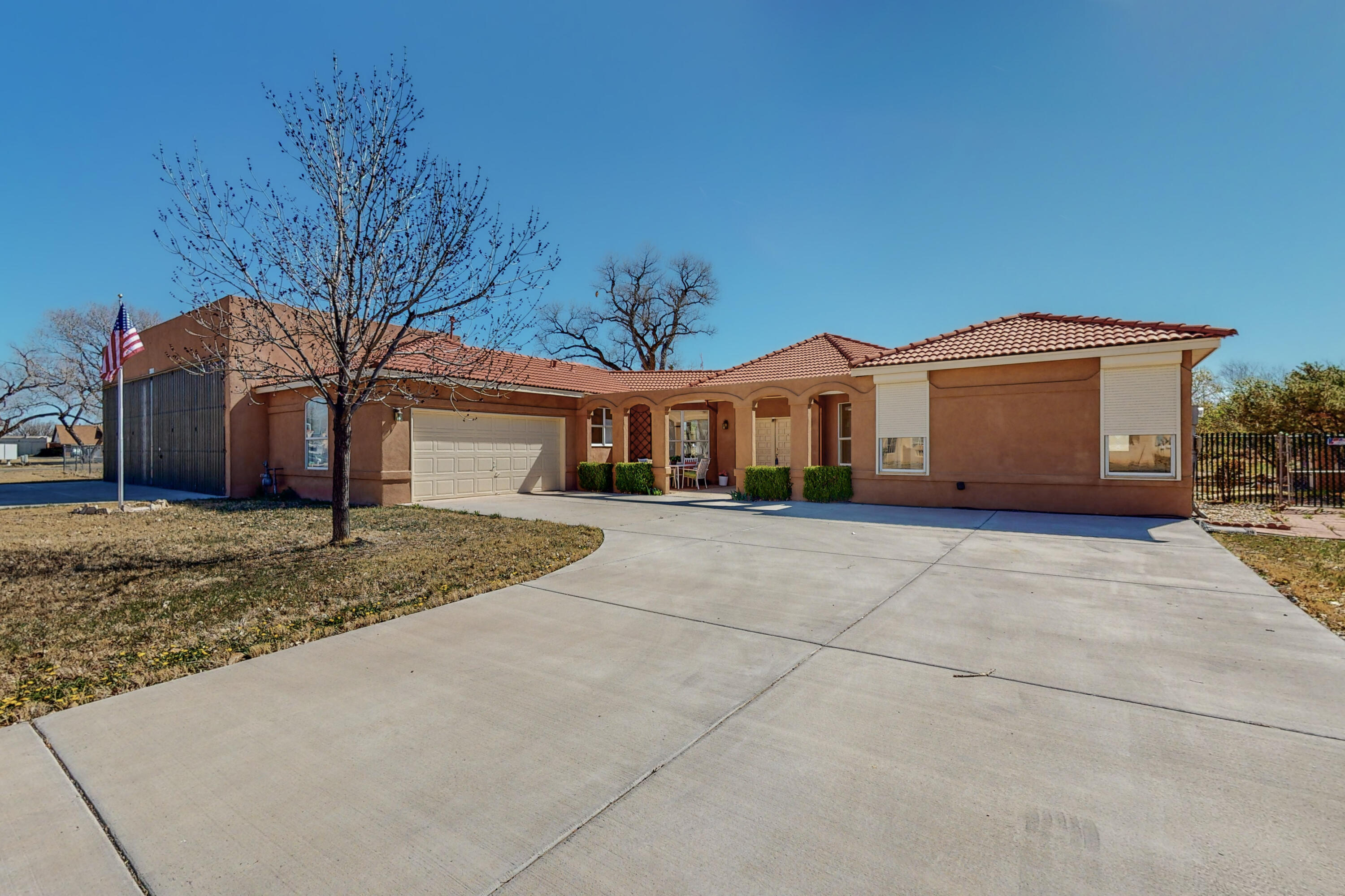 486 Debonaire Drive, Los Lunas, NM 87031