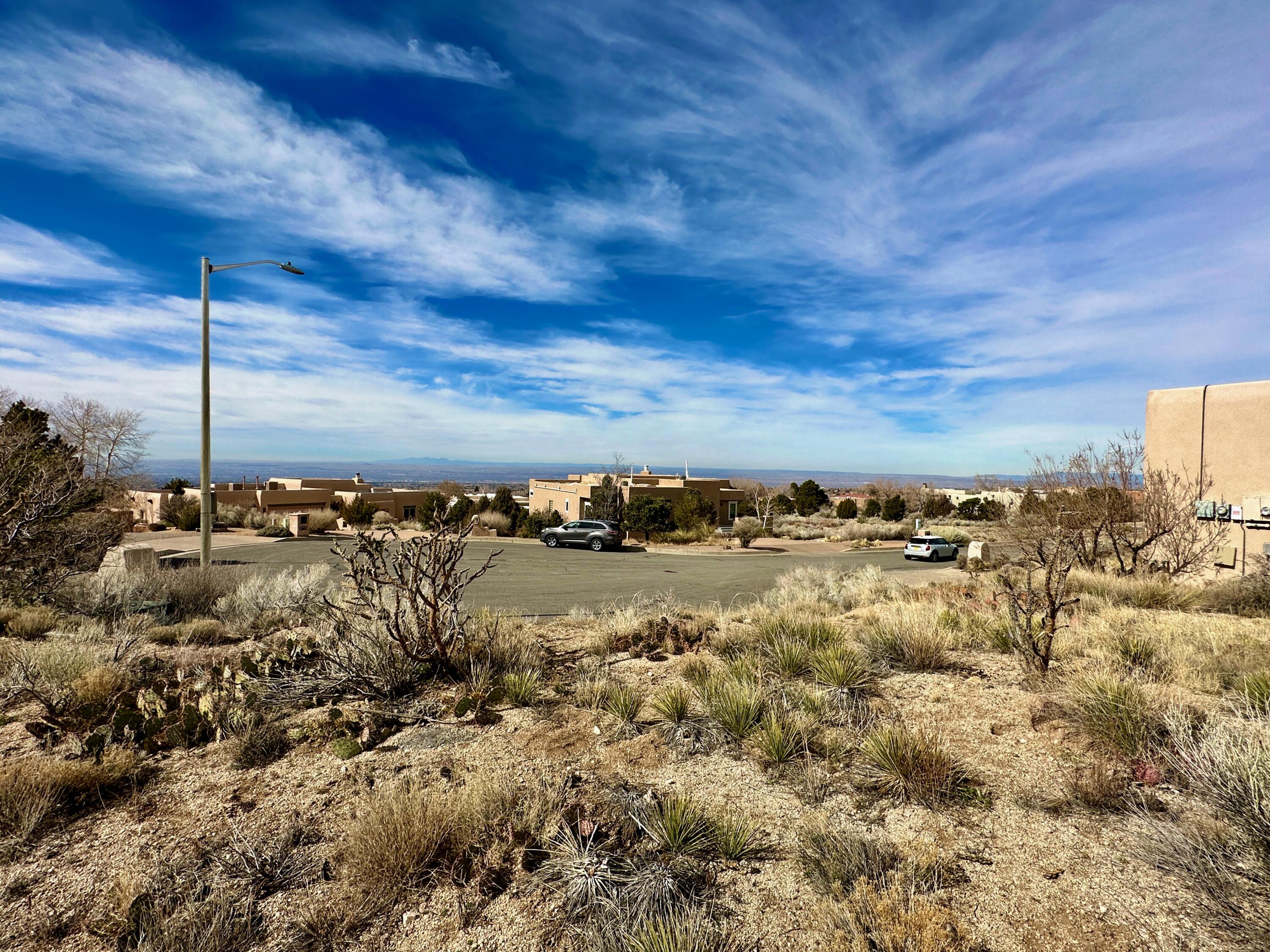 4904 Cresta Del Sur Court NE, Albuquerque, NM 87111