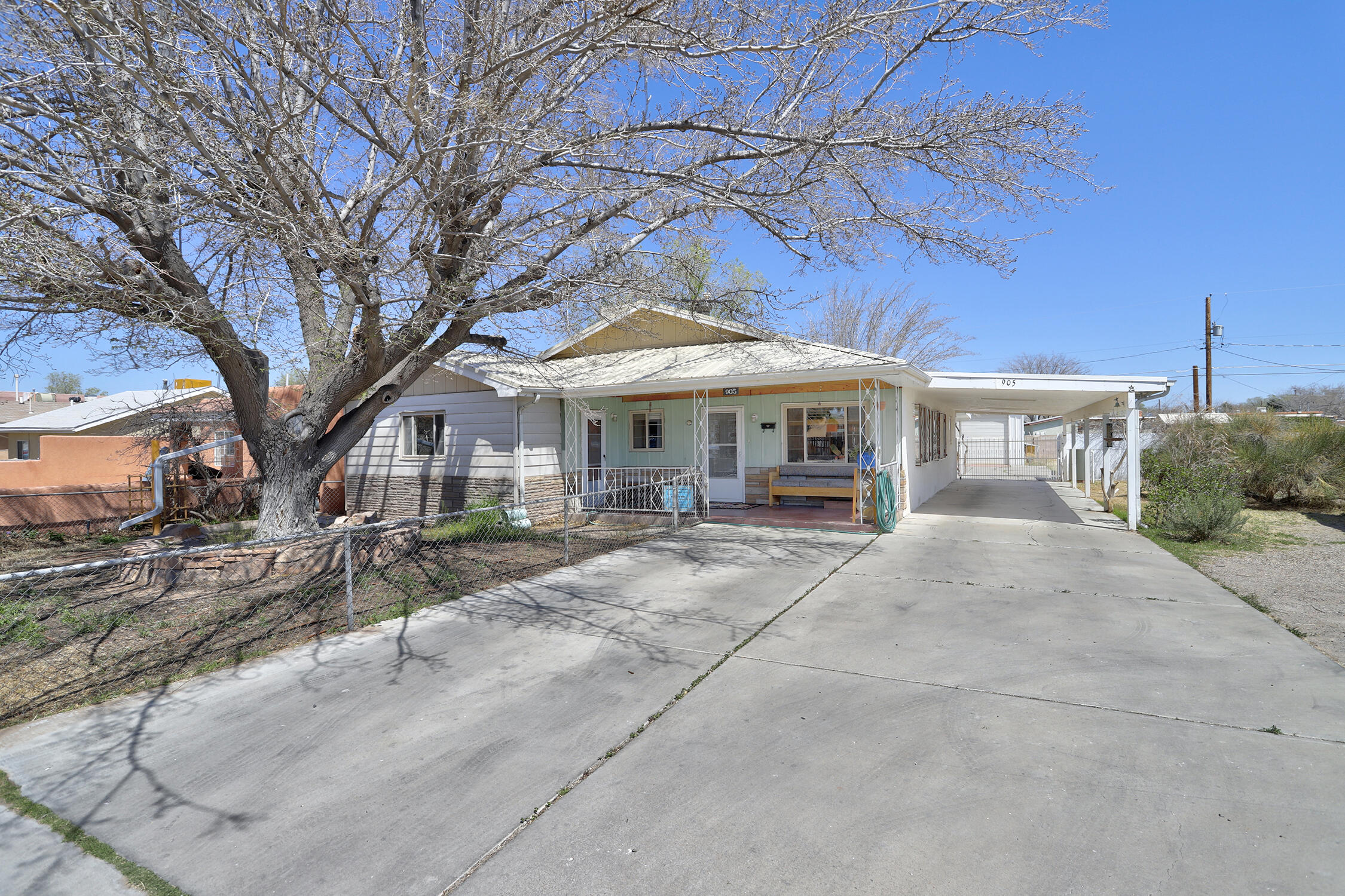 905 Aztec Road NW, Albuquerque, NM 87107
