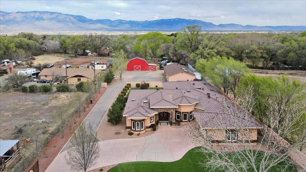 900 Devon Lane, Los Ranchos, NM 87107