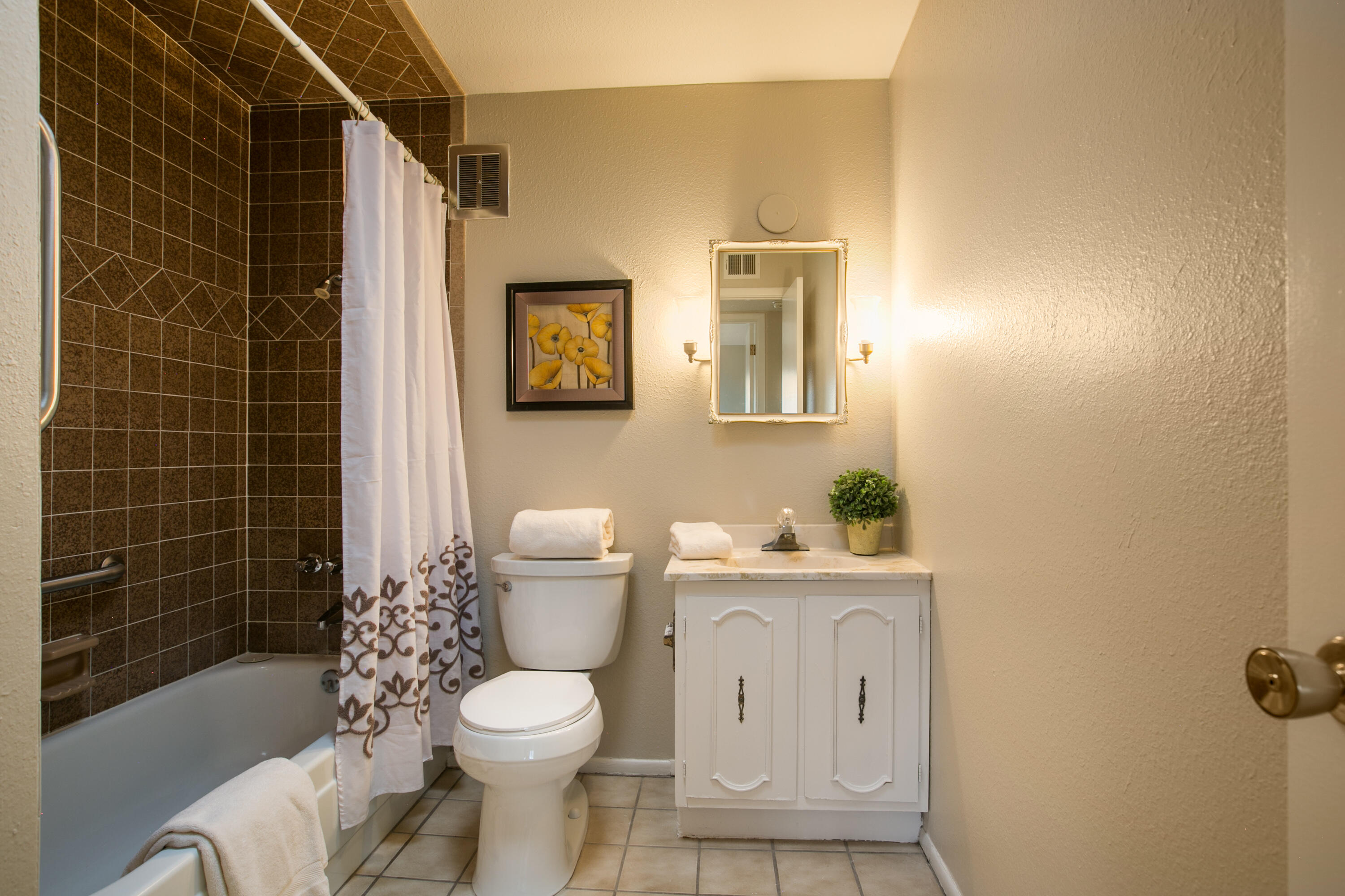 11004 Claremont Avenue NE