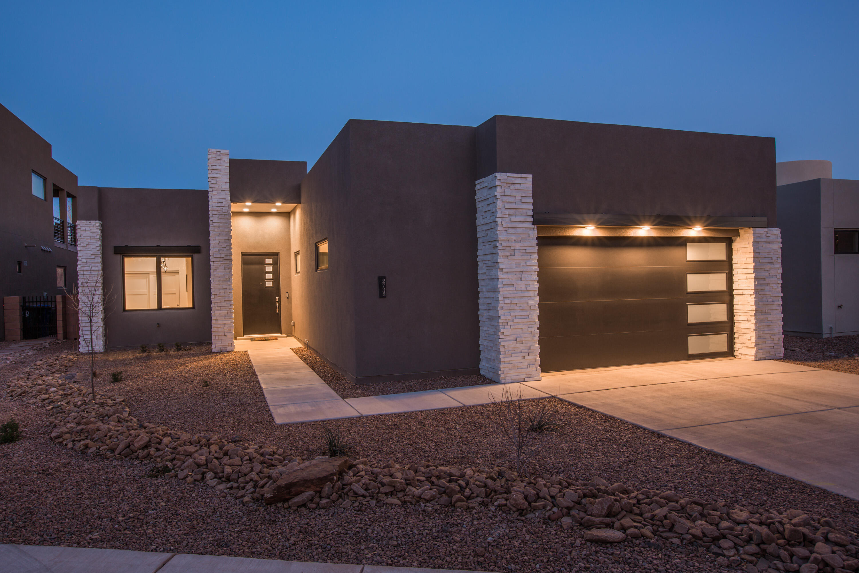 2732 Puerta Del Bosque Lane, Albuquerque, NM 87104