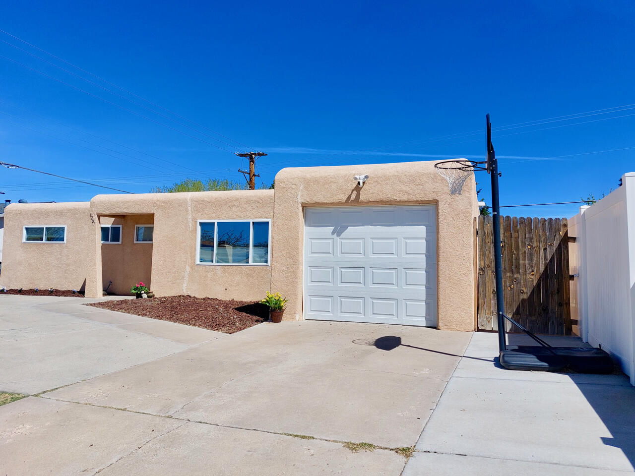 8201 Florence Avenue NE, Albuquerque, NM 87109