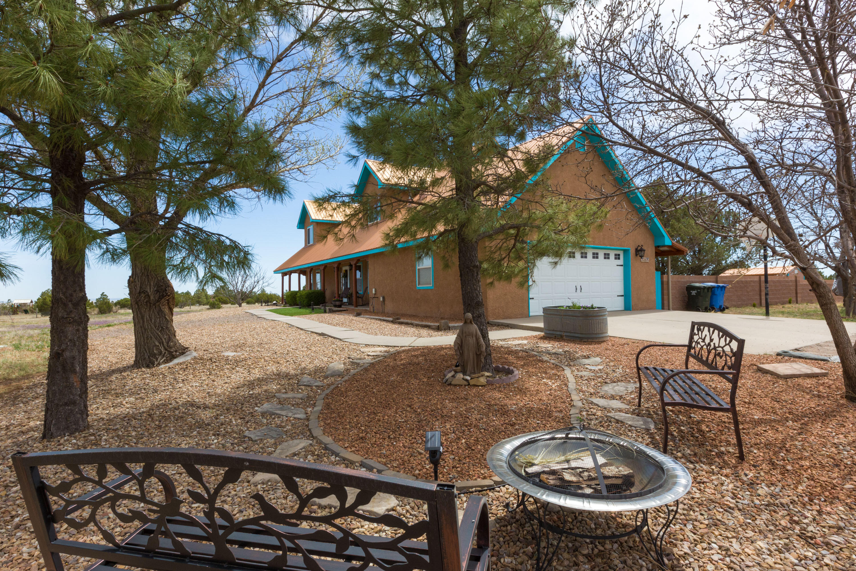 86 Madole Road, Edgewood, NM 87015