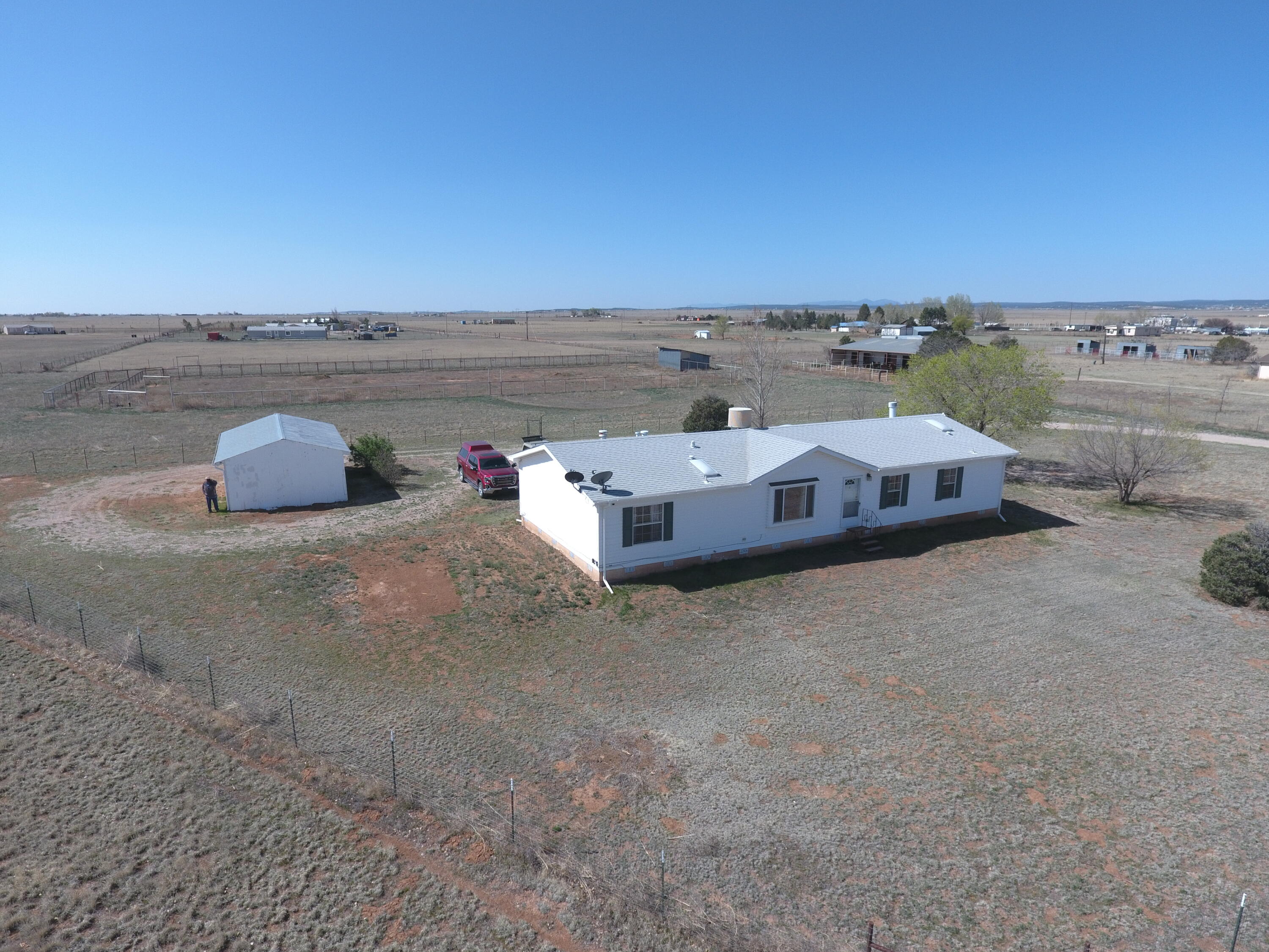 822 Dinkle Road, Moriarty, NM 87035