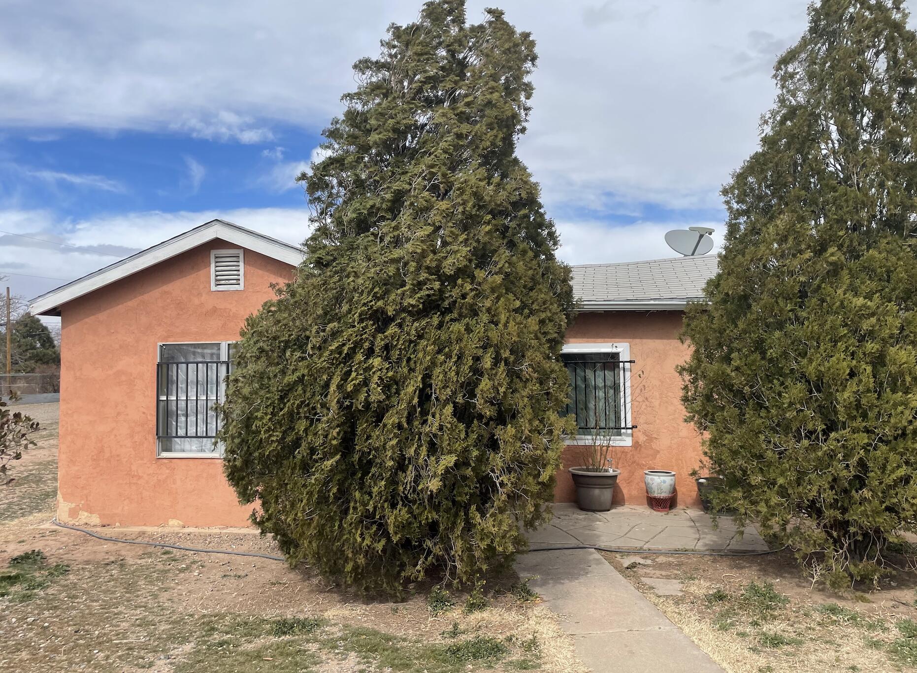 617 Headingly Avenue NW, Albuquerque, NM 87107