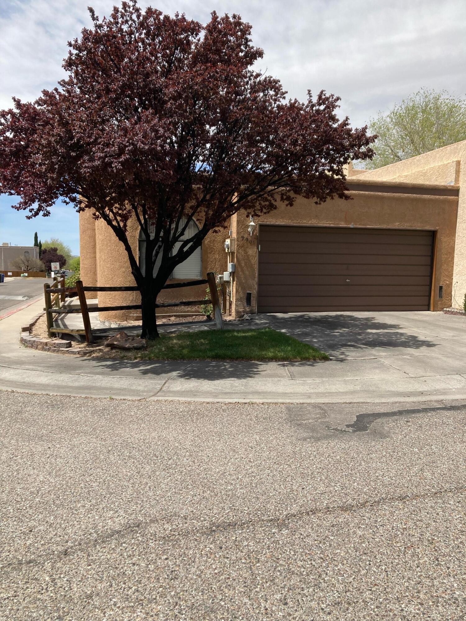 Located in the Santa Barbara Community, this lovely single story townhome has a large greatroom and three spacious bedrooms. Fenced and gated backyard has large patio area. Home has refrigerated air (A/C) and comes complete with all stainless appliances including gas stove, refrigerator, dishwasher, washer and dryer. Community has park, swimming pool and tennis courts. Home is close to a wide variety of shopping and dining.