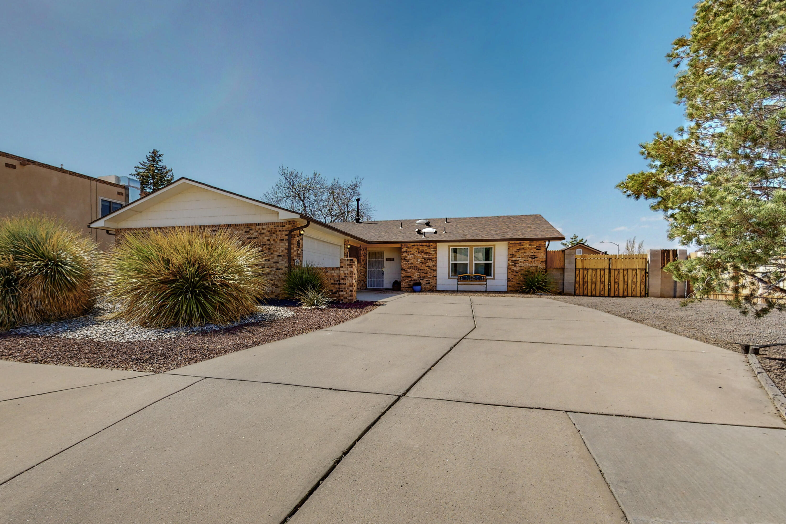 7225 Yorktown Avenue NE, Albuquerque, NM 87109