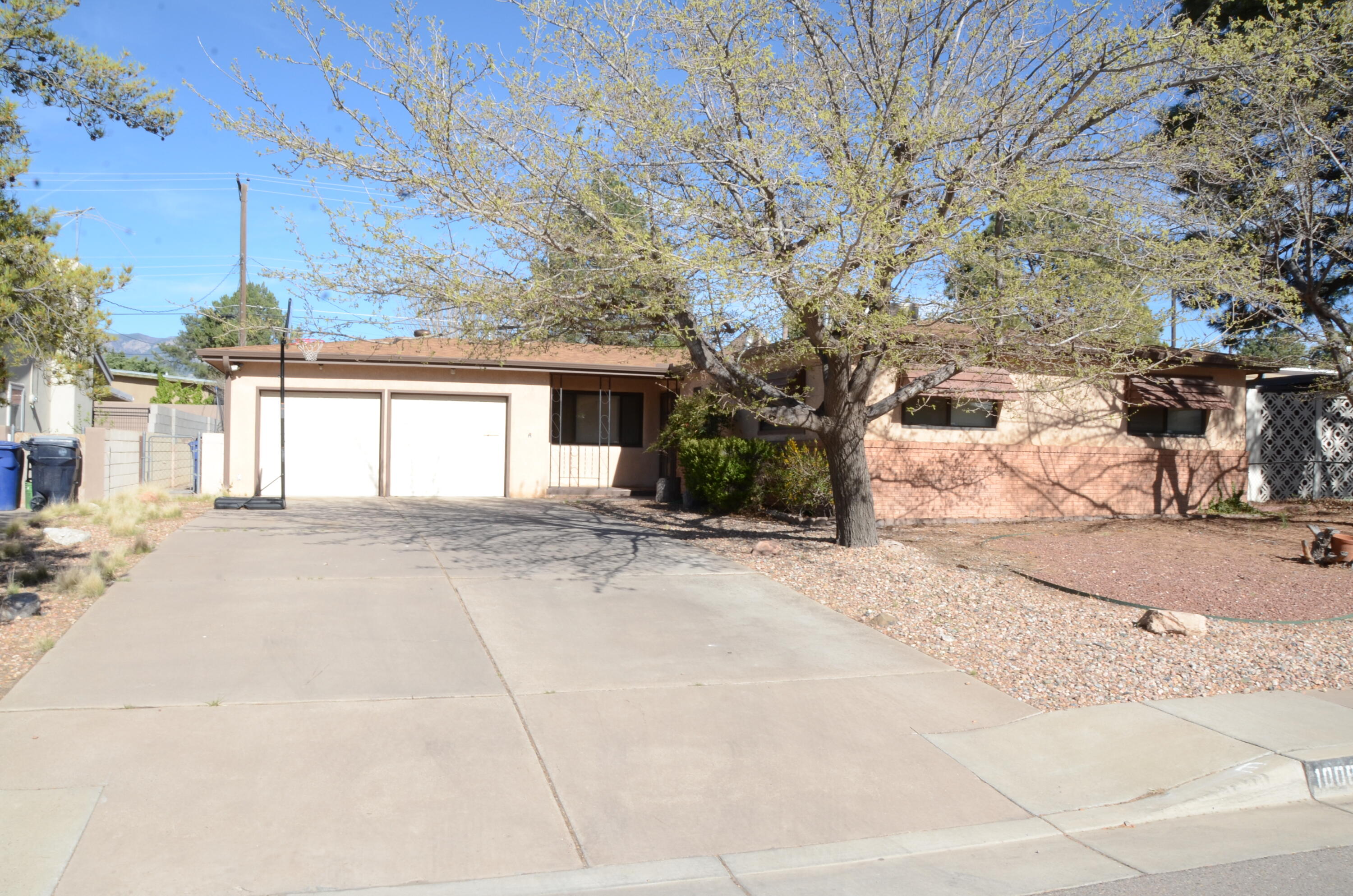 1008 Espanola Street NE, Albuquerque, NM 87110
