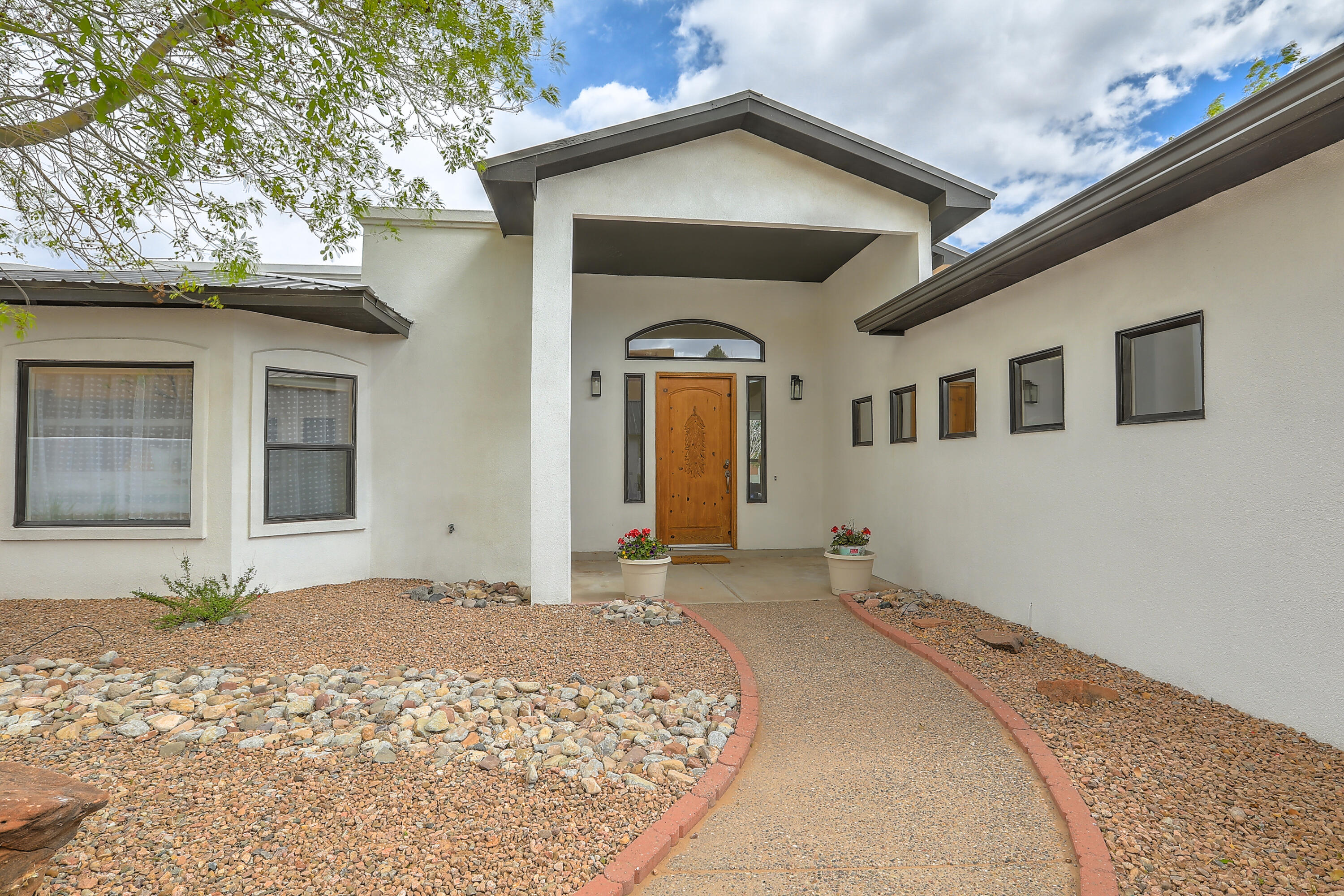 5817 Rio Lama Road NE, Rio Rancho, NM 87144
