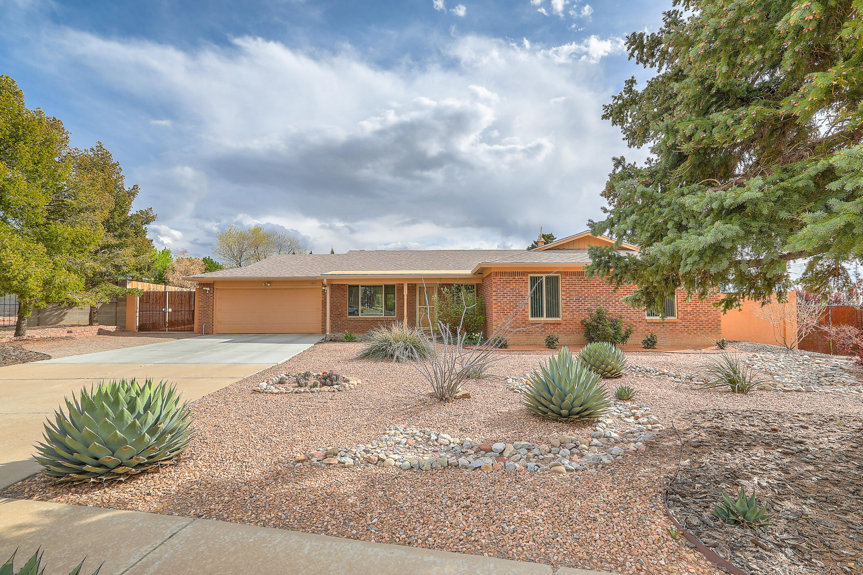 1701 Father Sky Court NE, Albuquerque, NM 87112