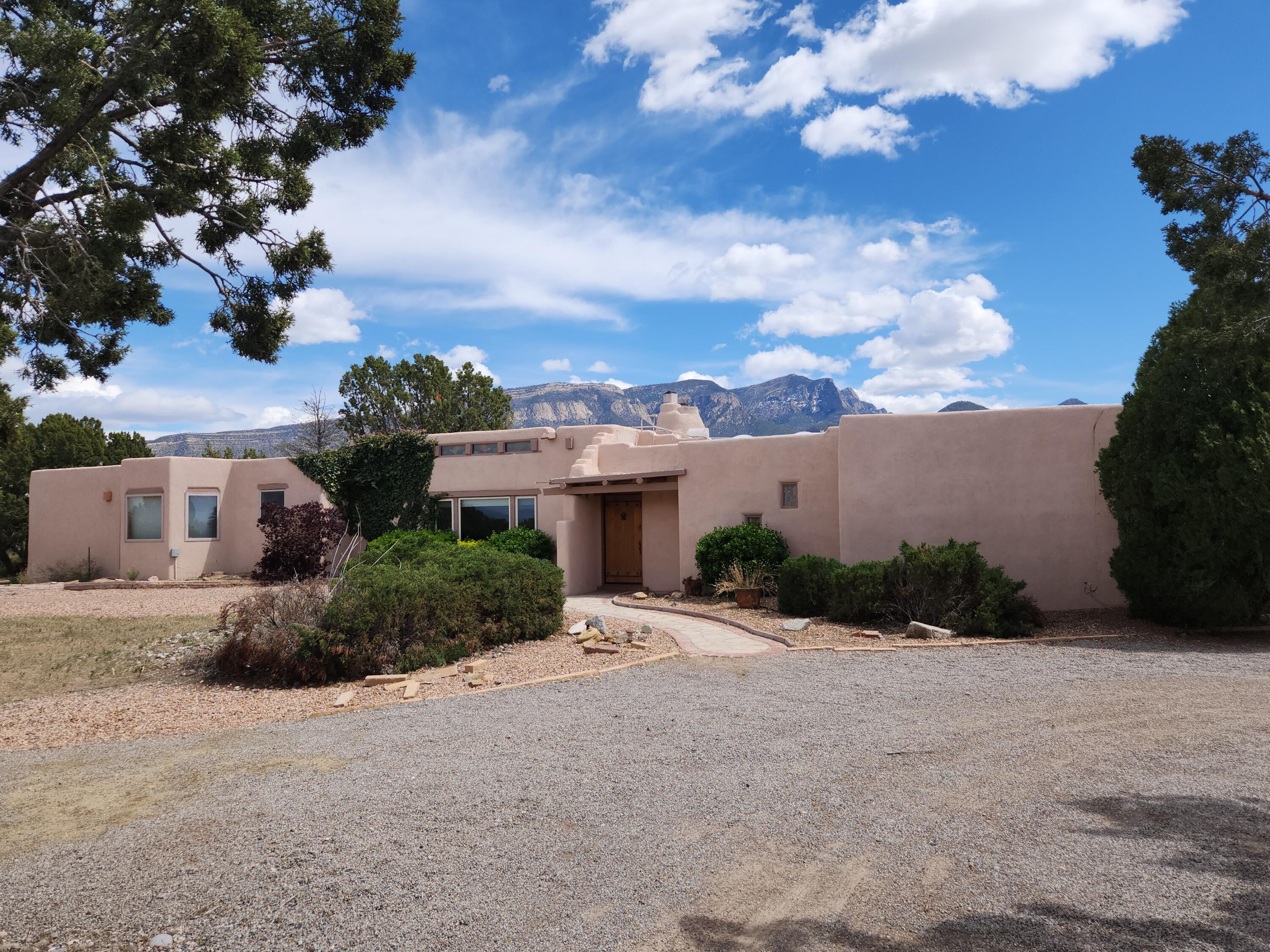 20 Ridge Road, Placitas, NM 87043