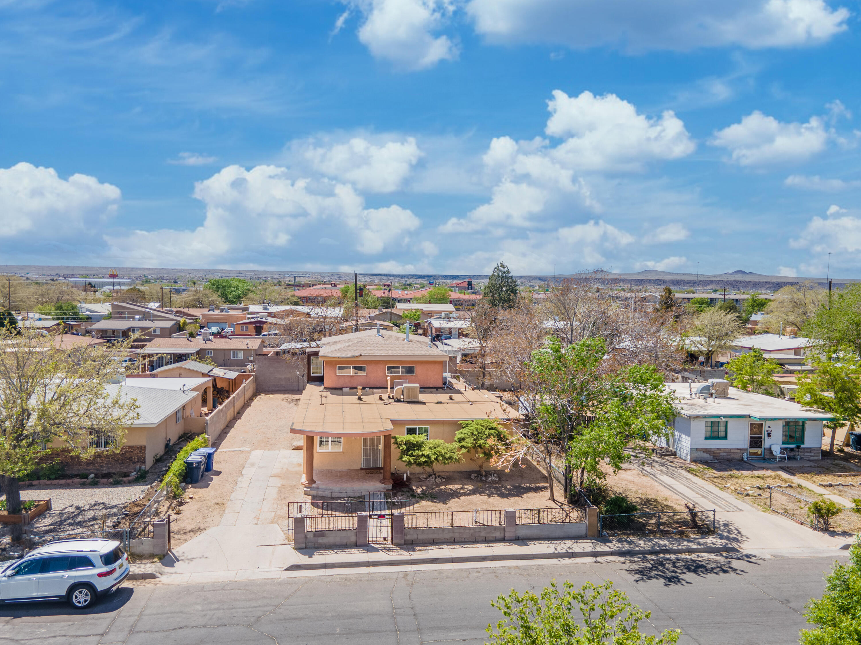 1521 55th Street Street NW, Albuquerque, NM 87105