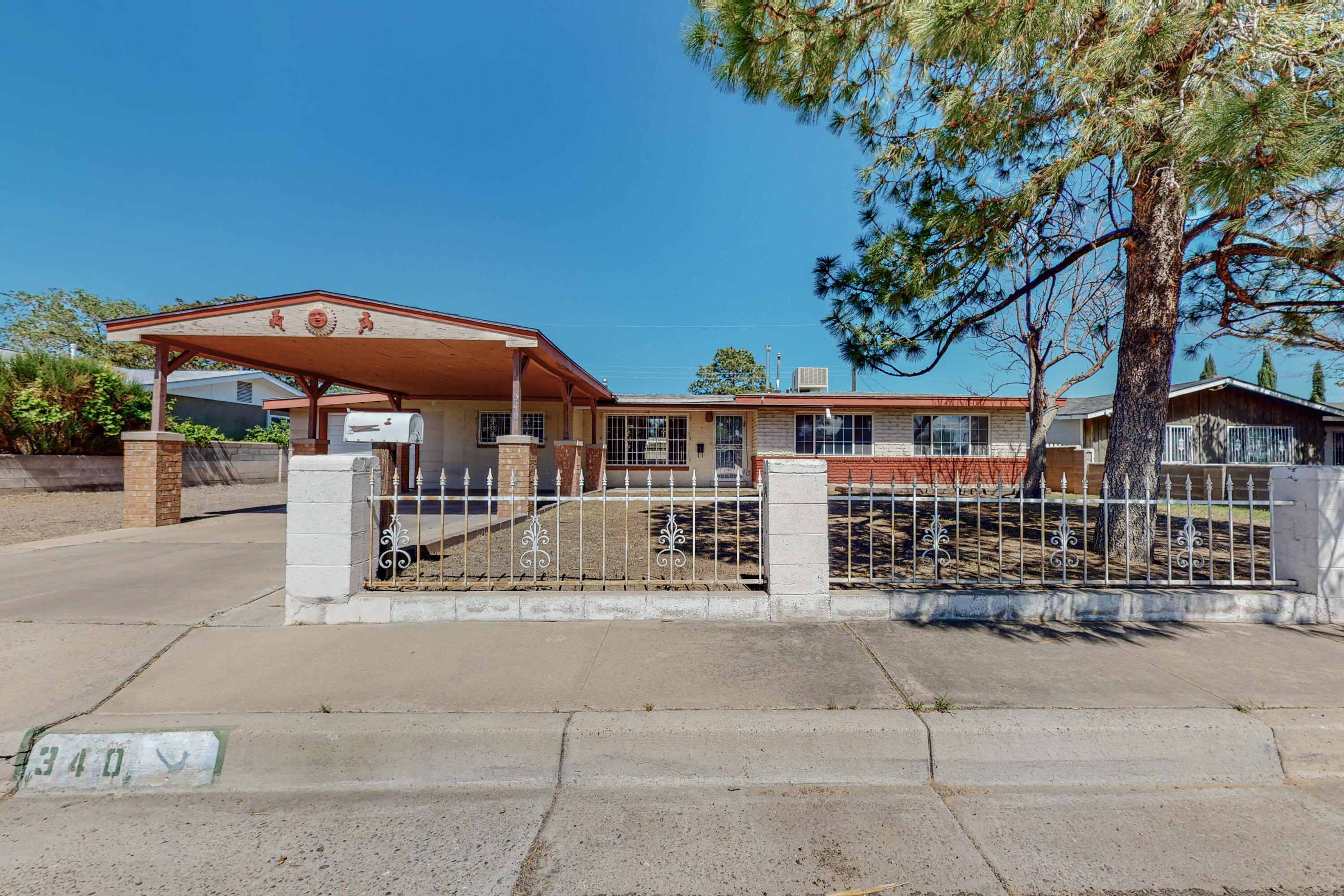 340 56th Street NW, Albuquerque, NM 87105