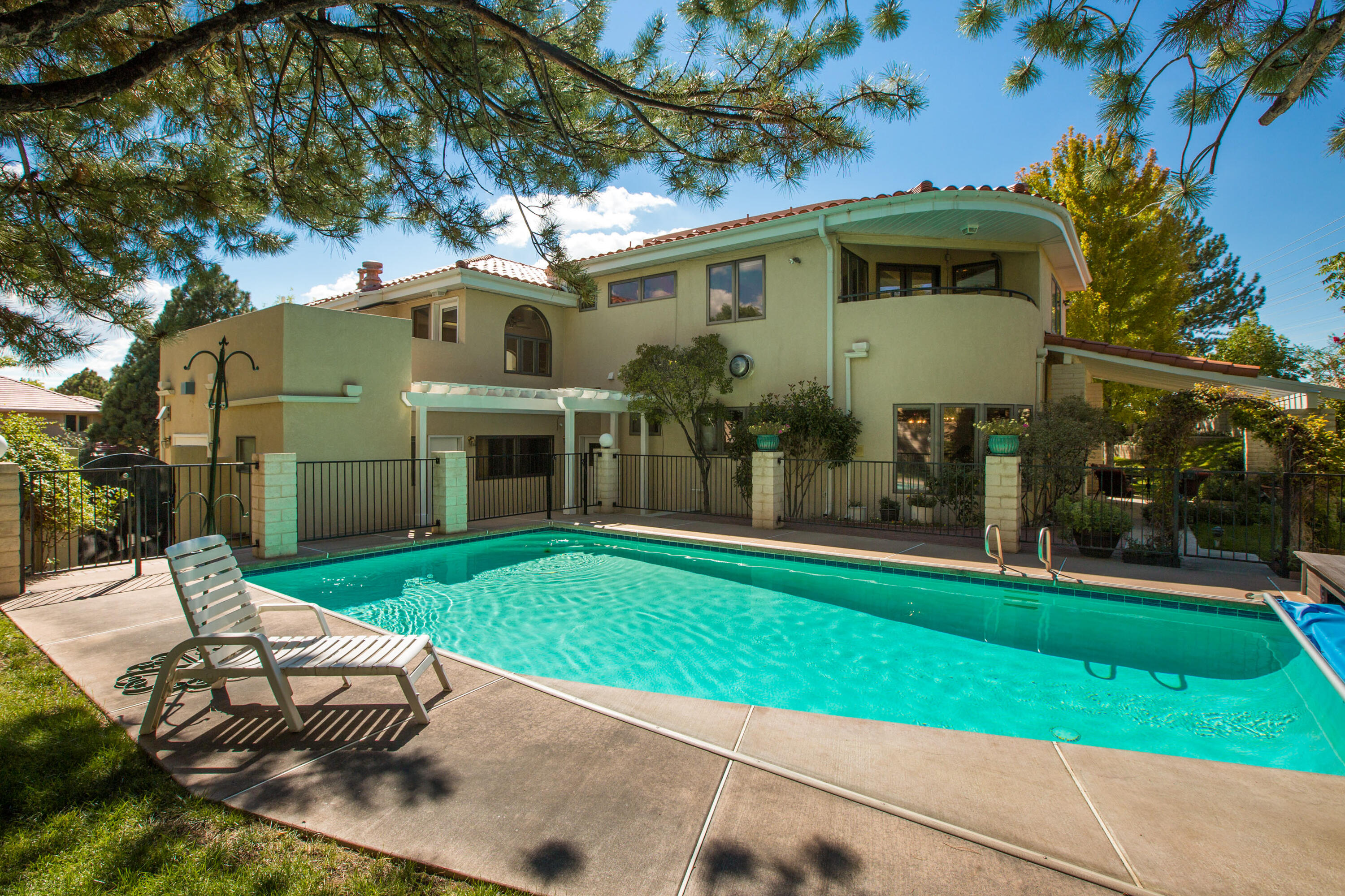 10156 Masters Drive NE, Albuquerque, NM 87111