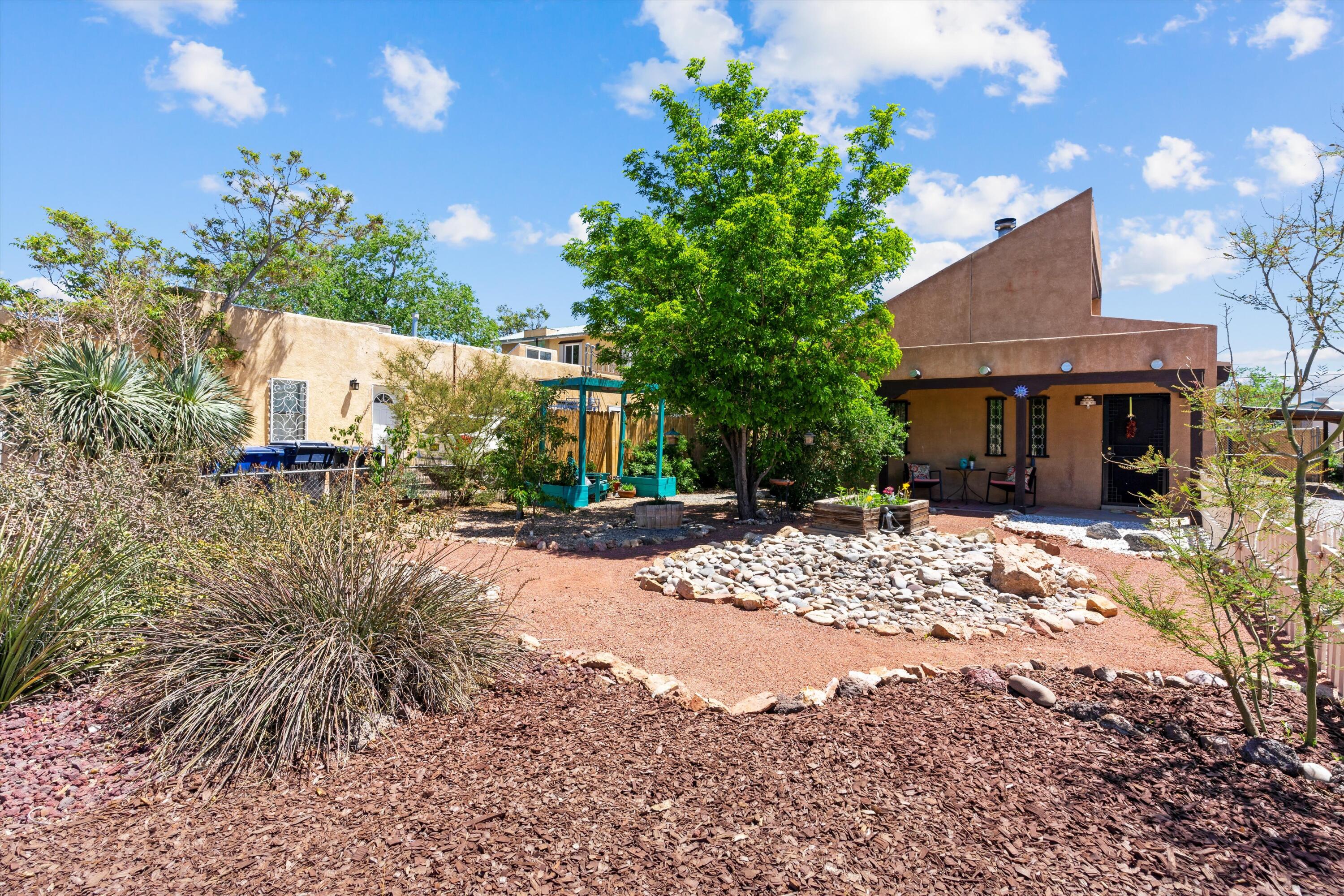 1312 Los Tomases Drive NW, Albuquerque, NM 87102