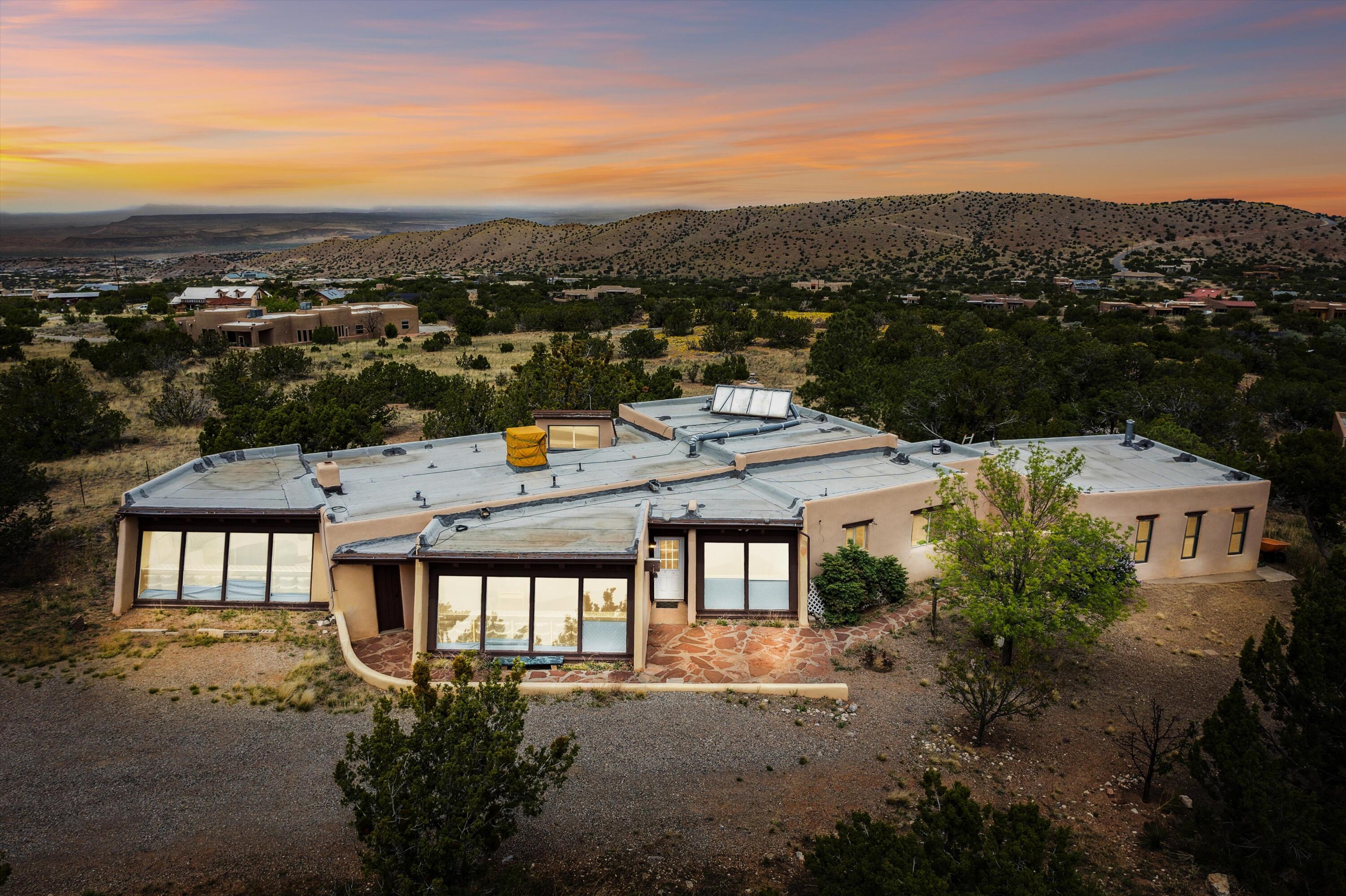 1 La Puerta Lane, Placitas, NM 87043