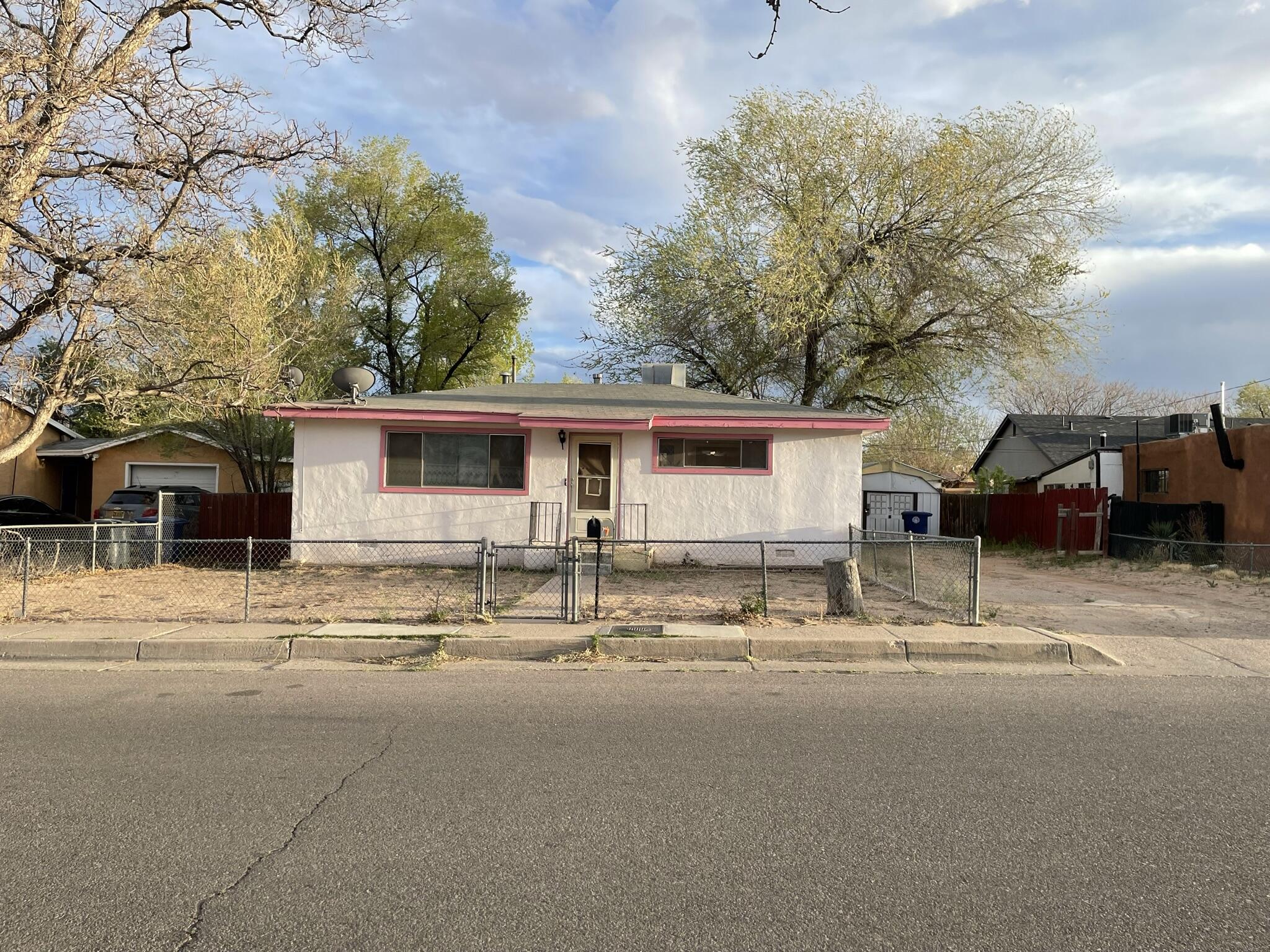 4904 Glendale Road Road NW, Albuquerque, NM 87105