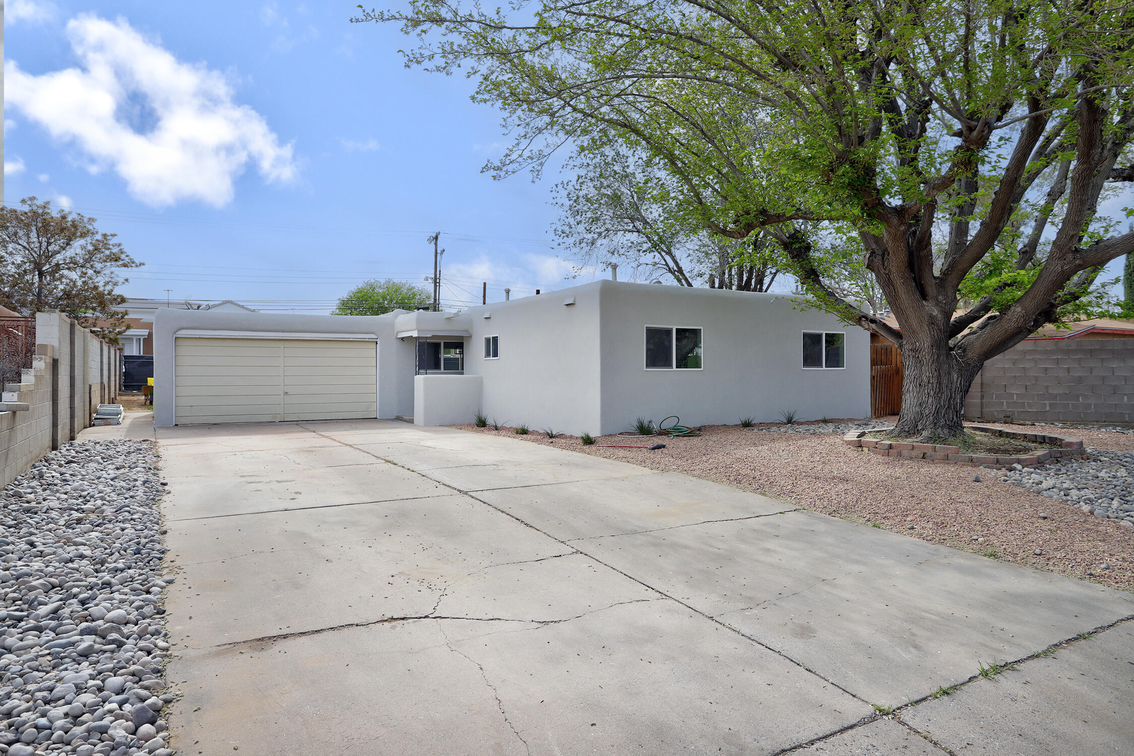 2424 Cagua Drive NE, Albuquerque, NM 87110