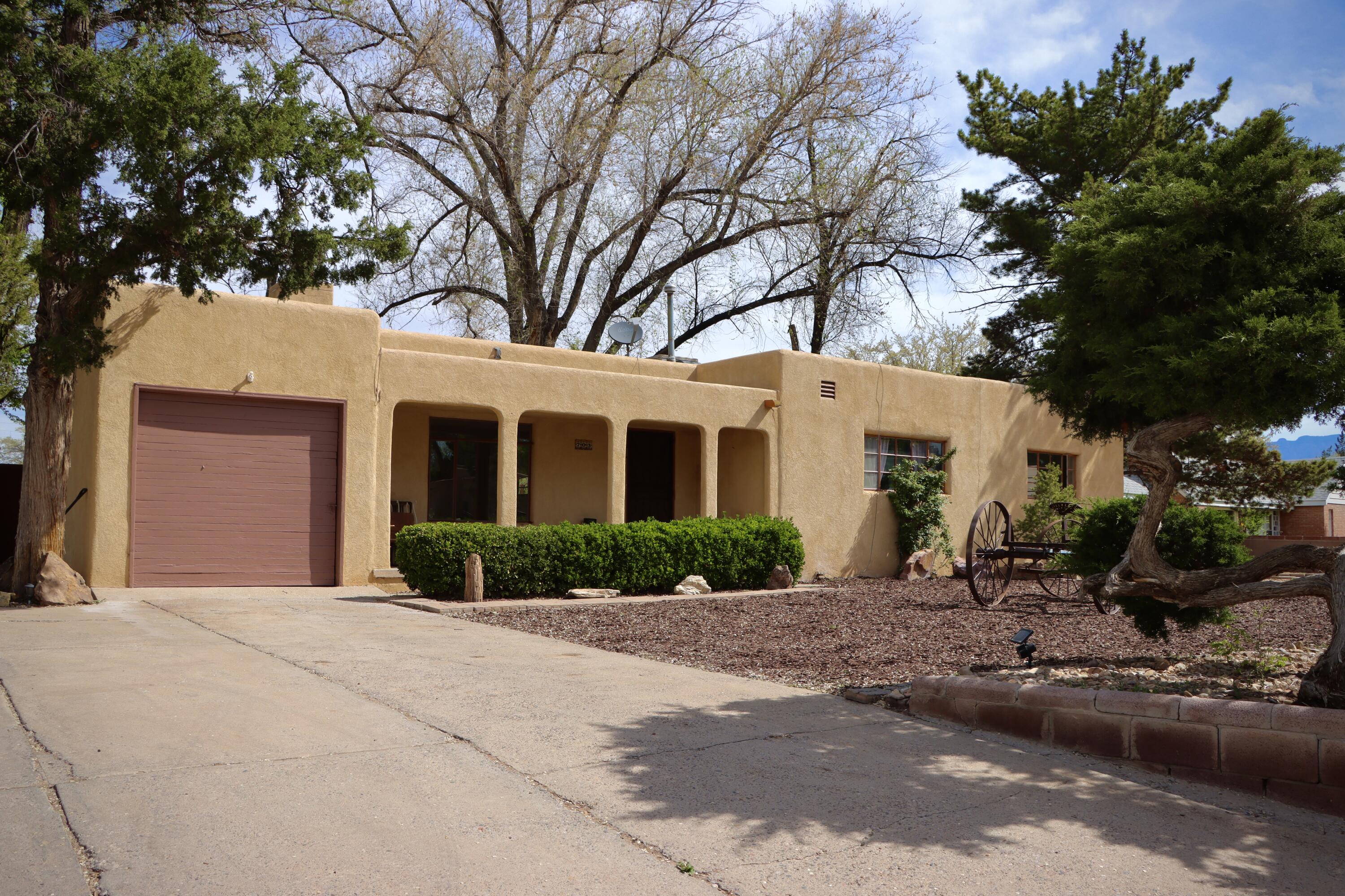 703 Solar Road NW, Albuquerque, NM 87107