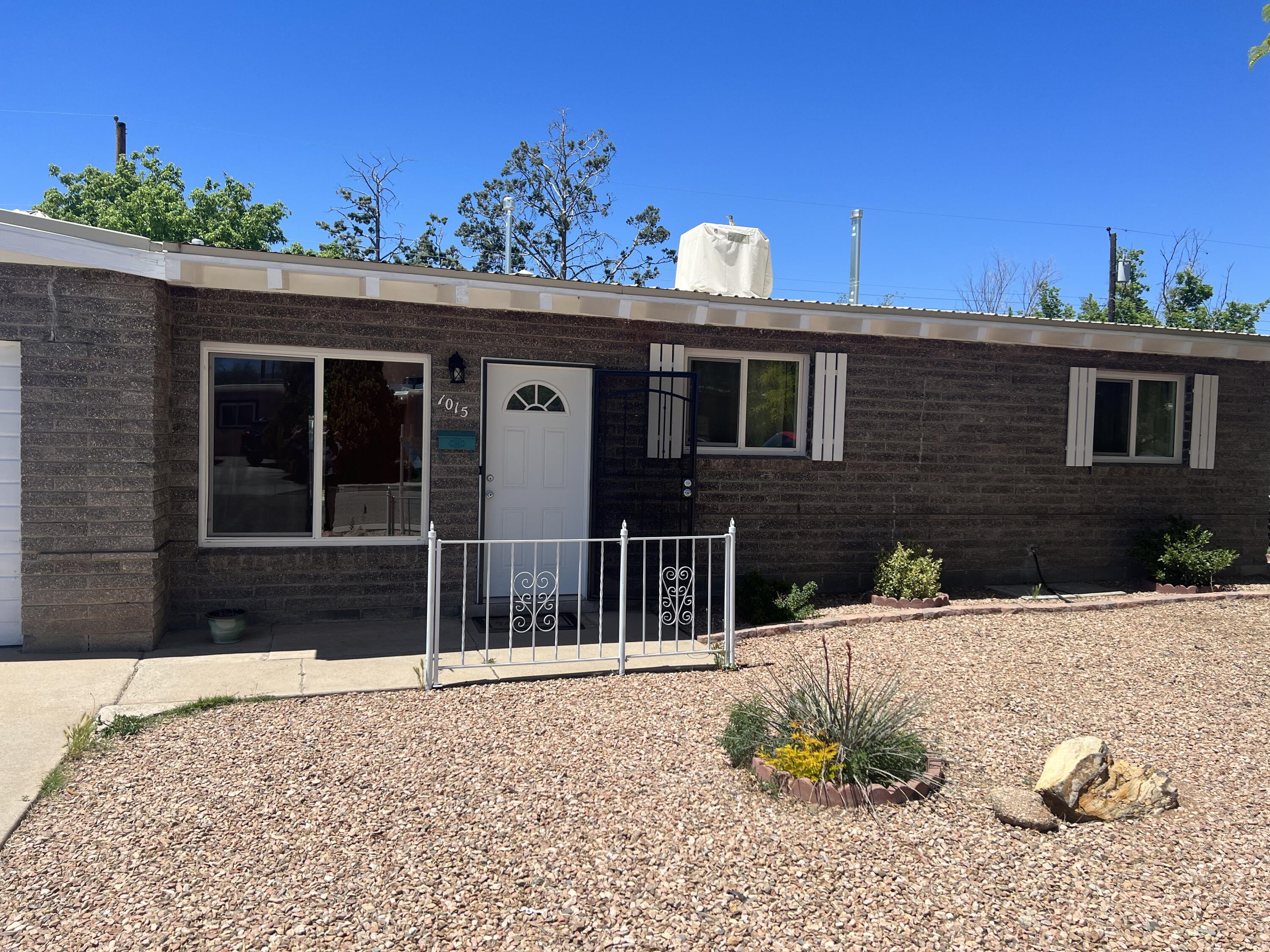 1015 Dorothy Street NE, Albuquerque, NM 87112