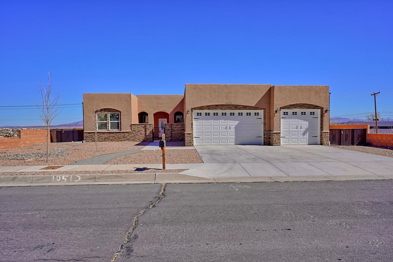 10512 Redbud Street NW, Albuquerque, NM 87114