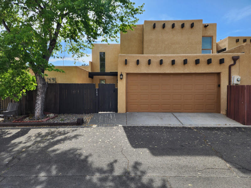 106 Calle Playa Del Sol NE, Albuquerque, NM 87109