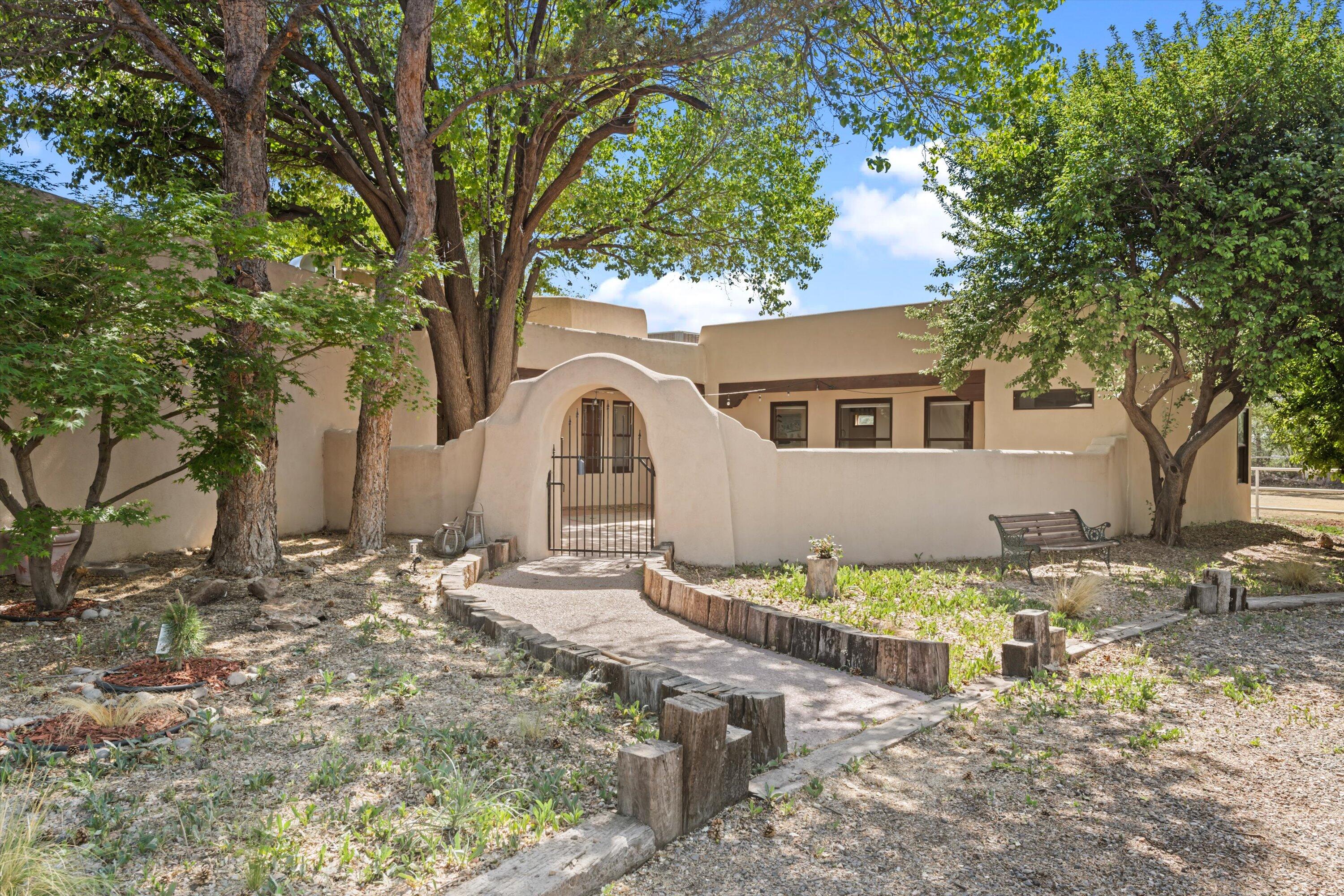 20 Rivendell Lane, Los Lunas, NM 87031