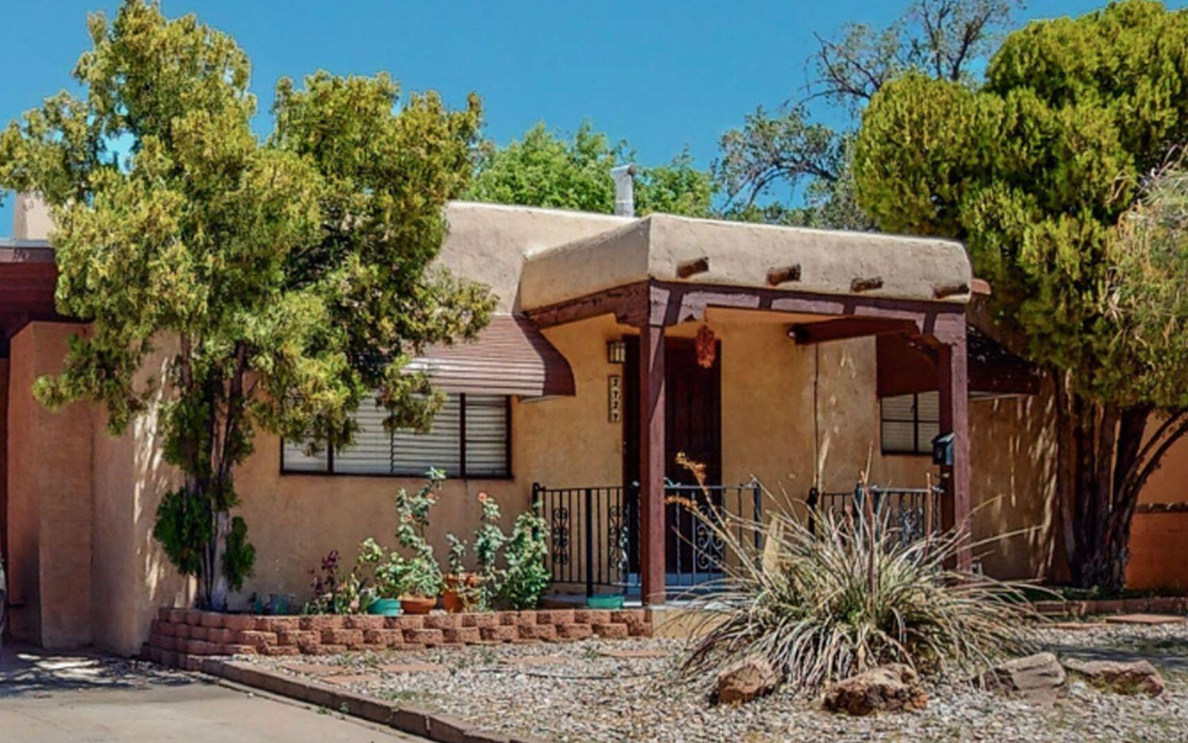 2727 Monterey Avenue SE, Albuquerque, NM 87106
