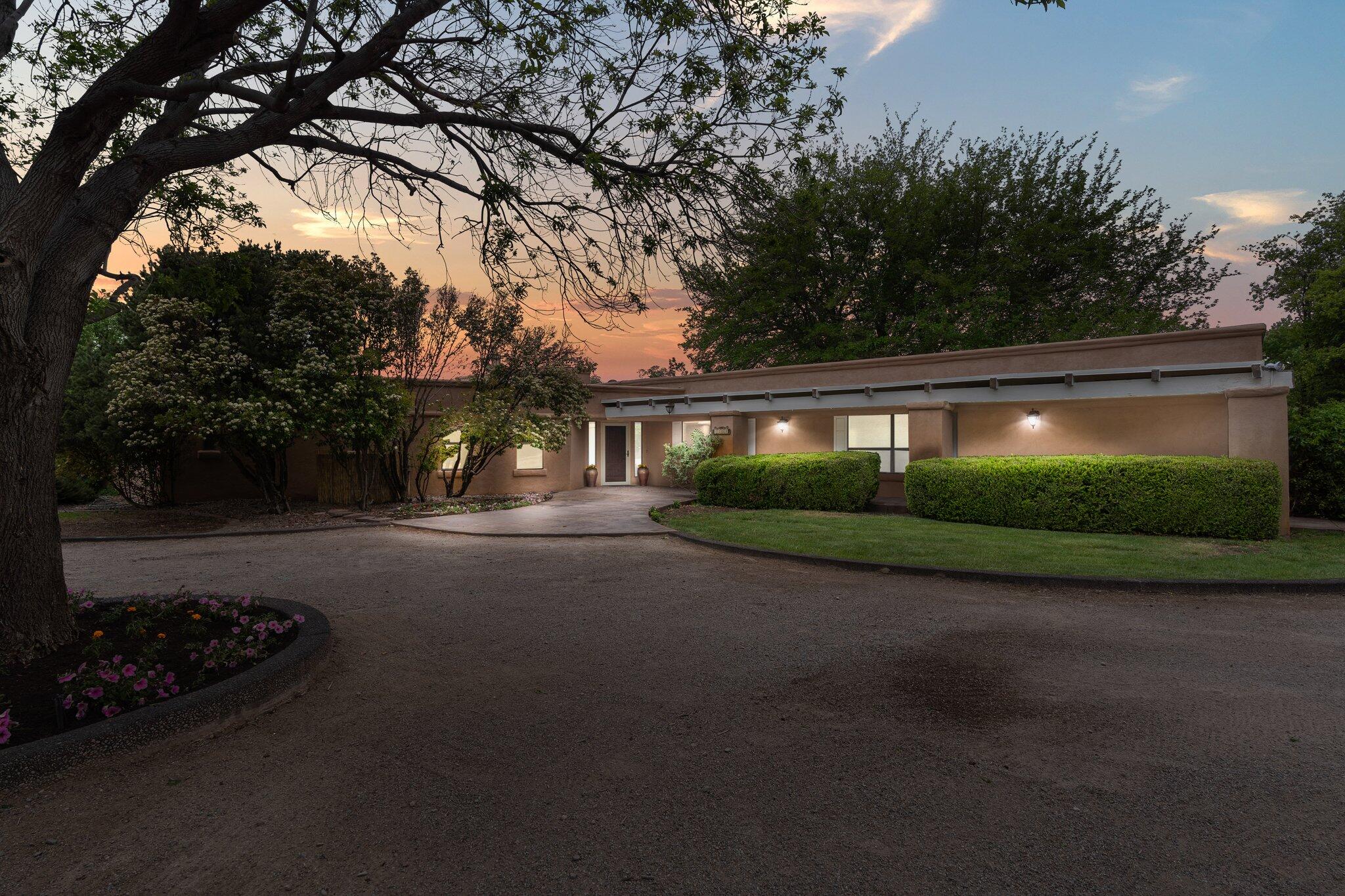 1109 El Alhambra Circle NW, Albuquerque, NM 87107