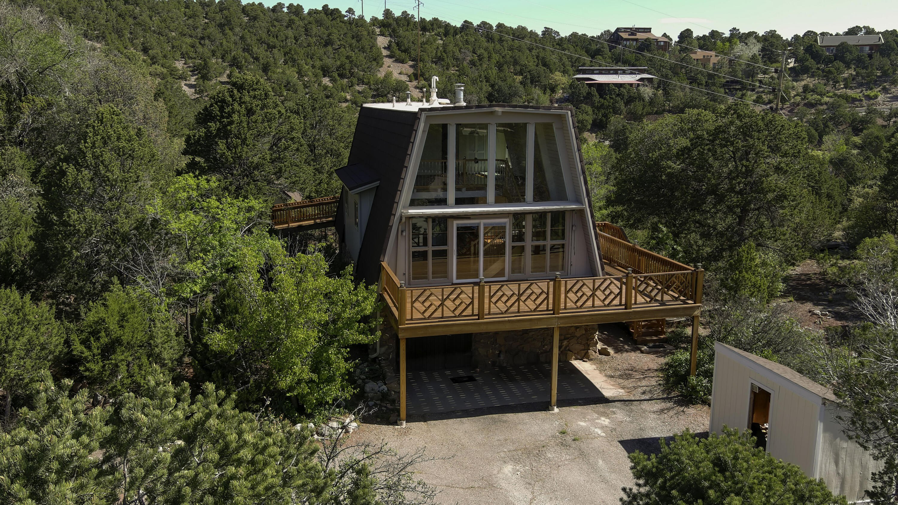 6 Los Amigos Court, Cedar Crest, NM 87008