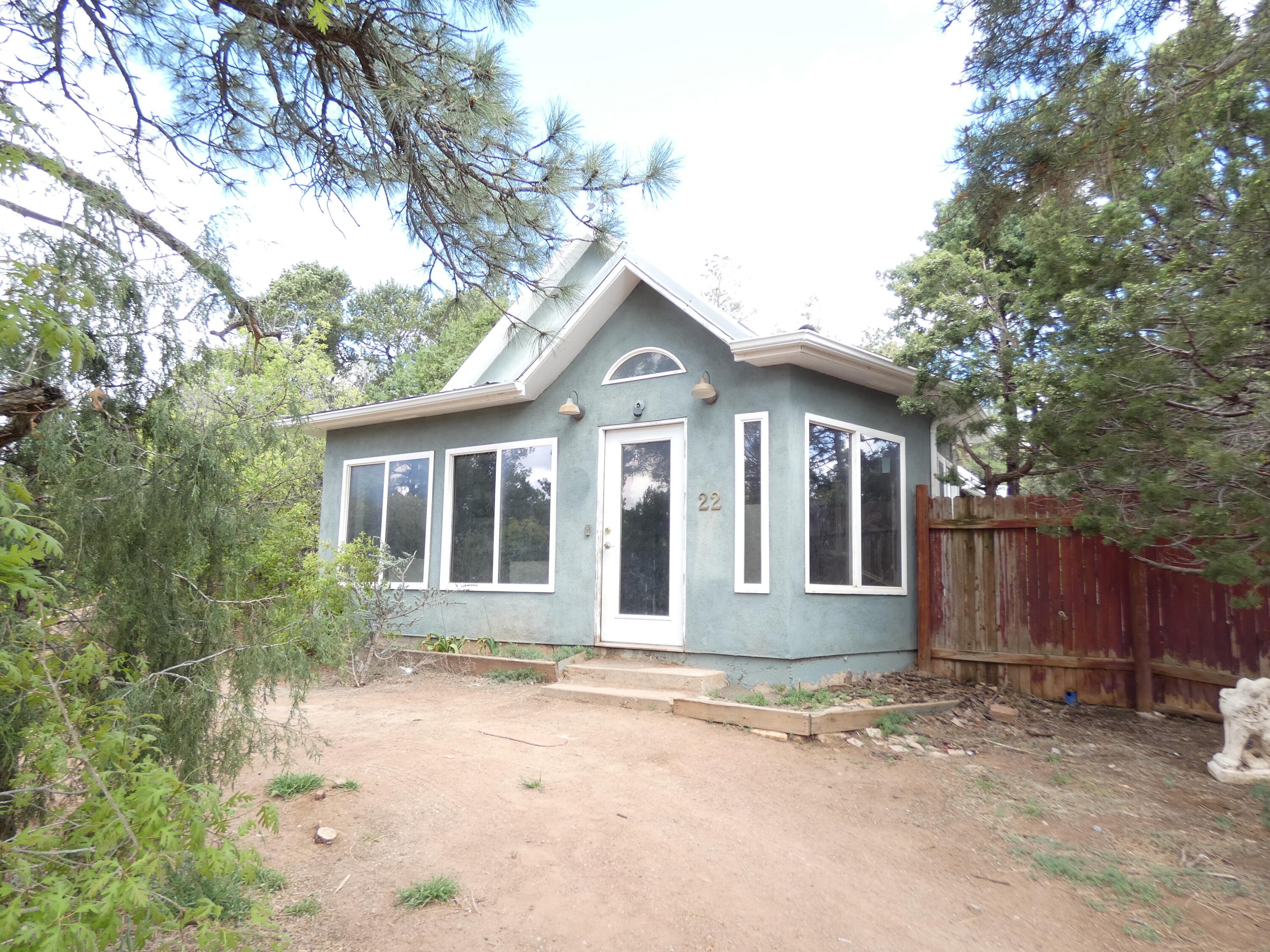 2-bedroom, 2-bathroom home on .6 acres. Unleash the Potential: This property offers an exceptional chance for those seeking a project. While it requires repairs, the opportunities are boundless.